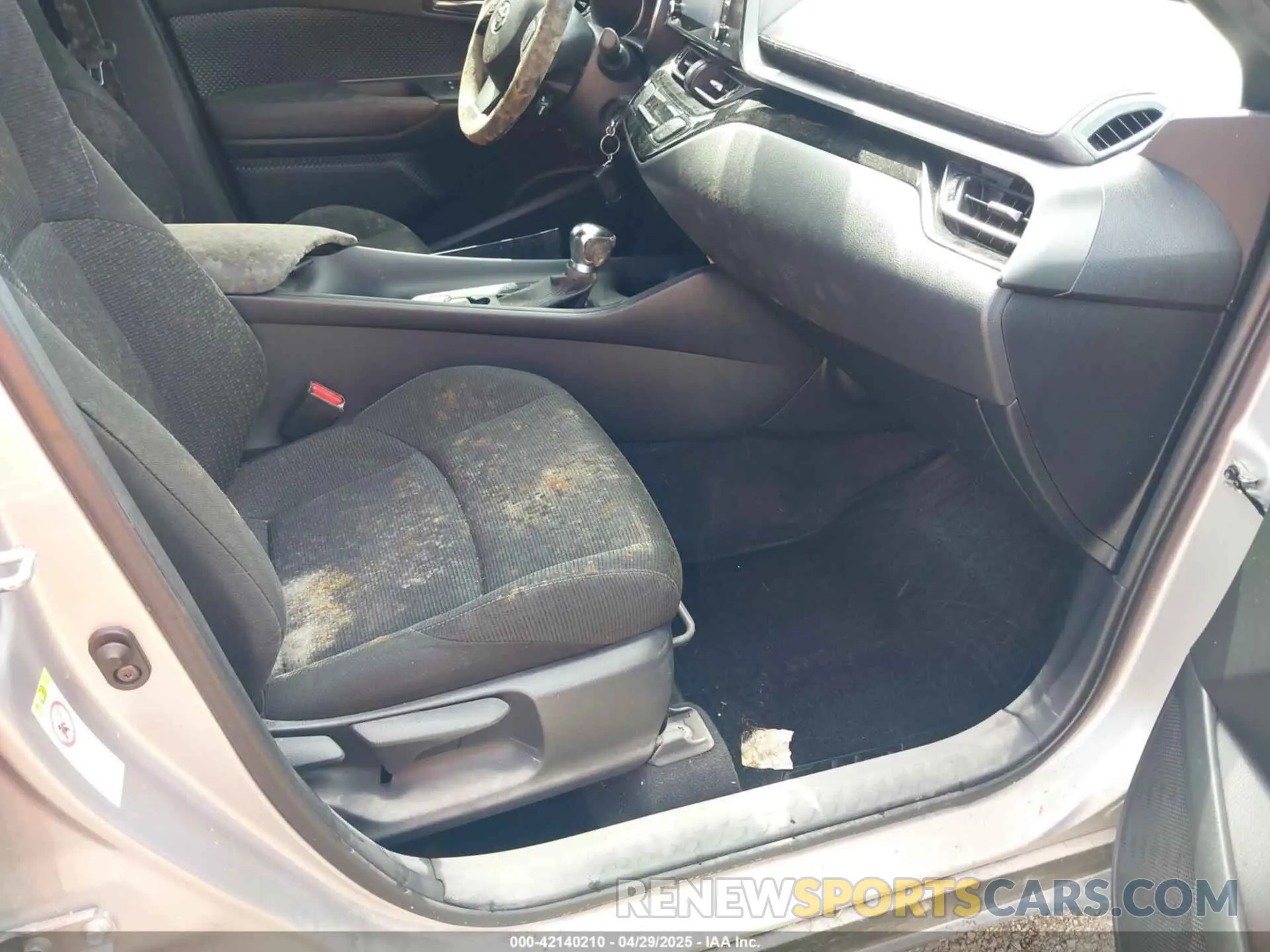 5 Photograph of a damaged car JTNKHMBX9K1014121 TOYOTA C-HR 2019