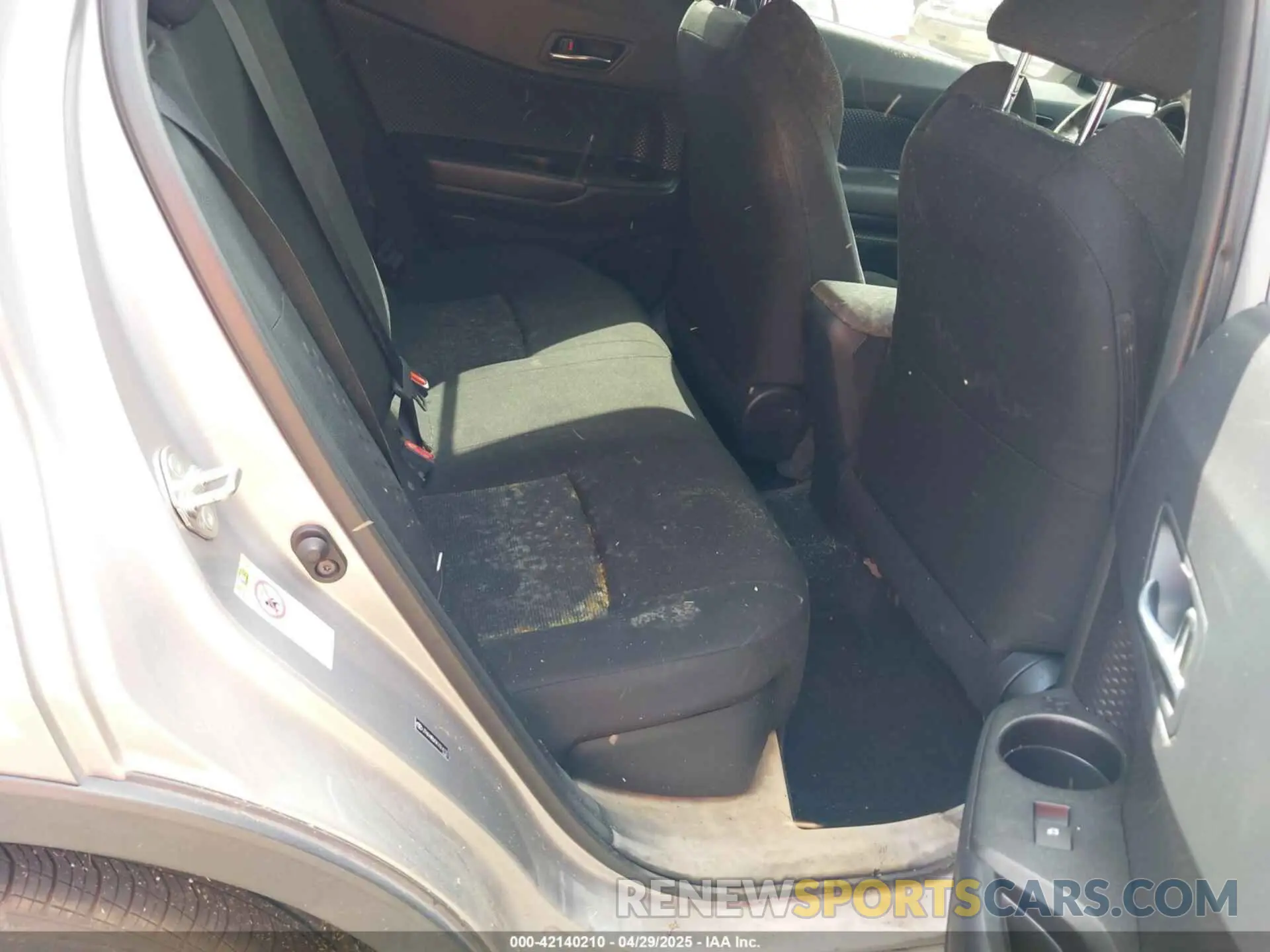 8 Photograph of a damaged car JTNKHMBX9K1014121 TOYOTA C-HR 2019