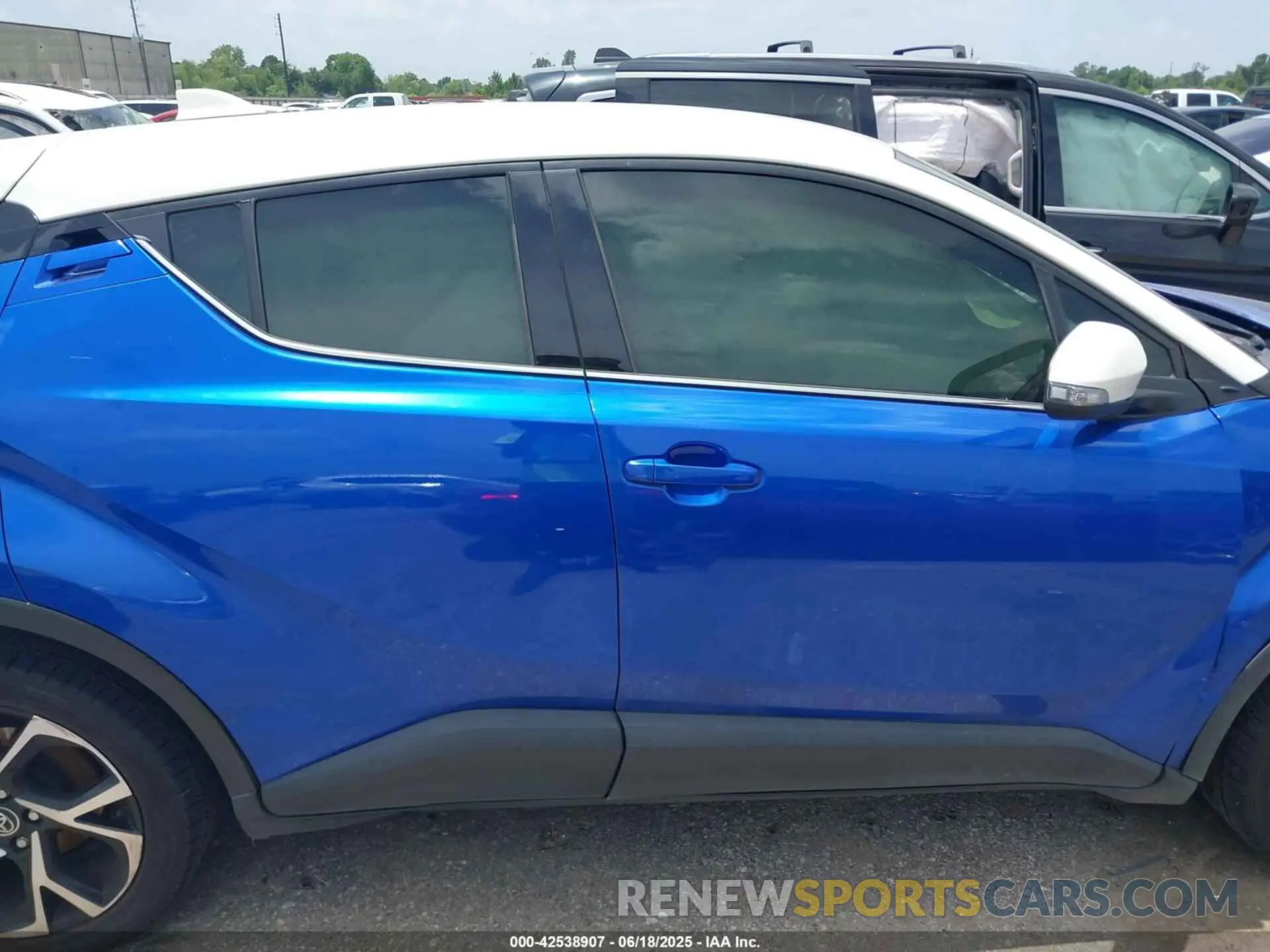 12 Photograph of a damaged car JTNKHMBXXK1020459 TOYOTA C-HR 2019