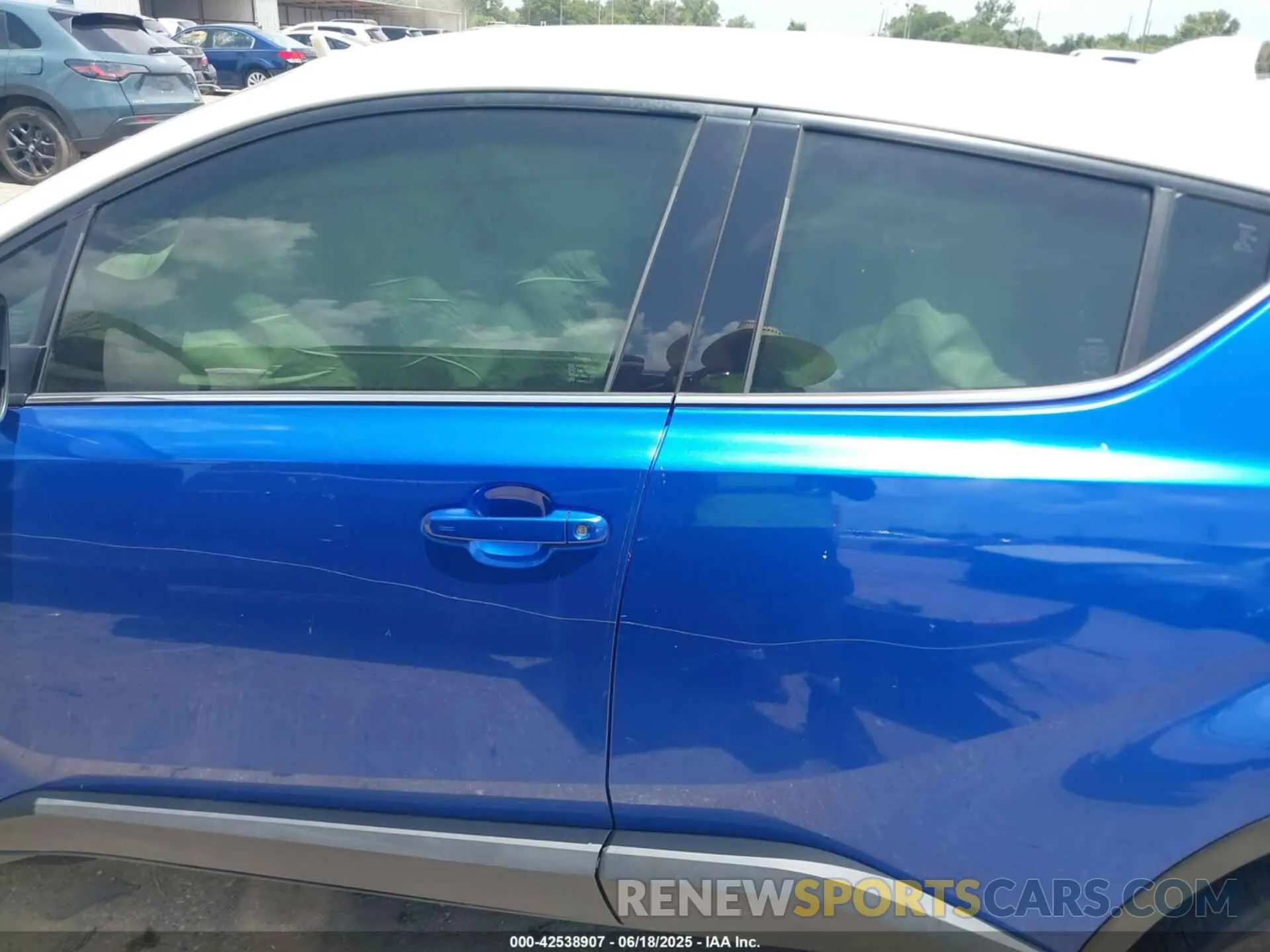 13 Photograph of a damaged car JTNKHMBXXK1020459 TOYOTA C-HR 2019