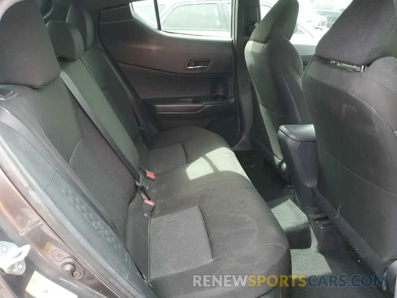 10 Photograph of a damaged car JTNKHMBXXK1022907 TOYOTA C-HR 2019