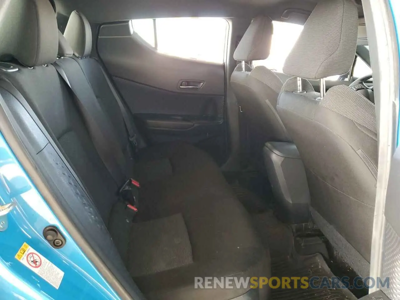 10 Photograph of a damaged car JTNKHMBXXK1046690 TOYOTA C-HR 2019