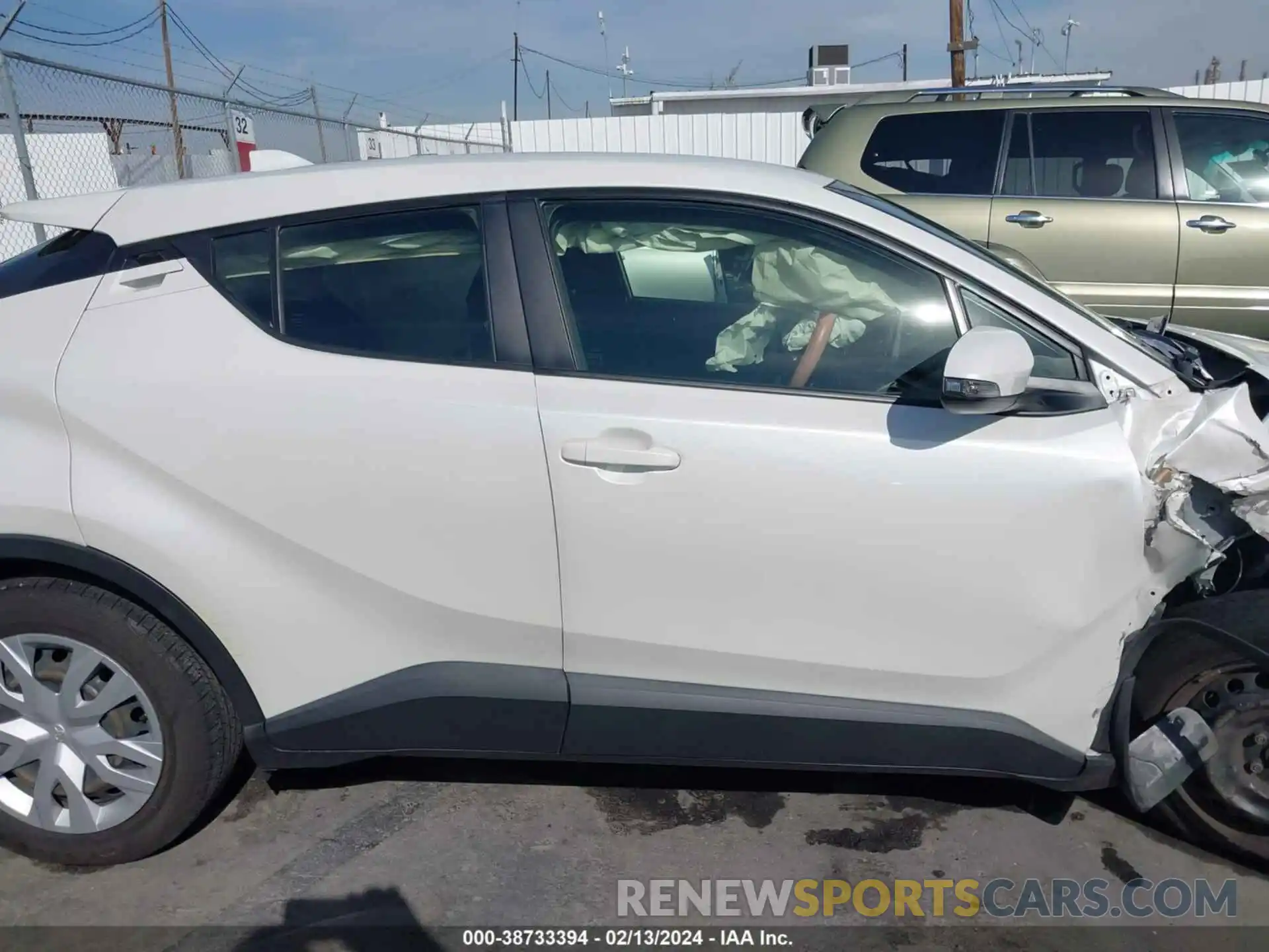 13 Photograph of a damaged car JTNKHMBXXK1051923 TOYOTA C-HR 2019