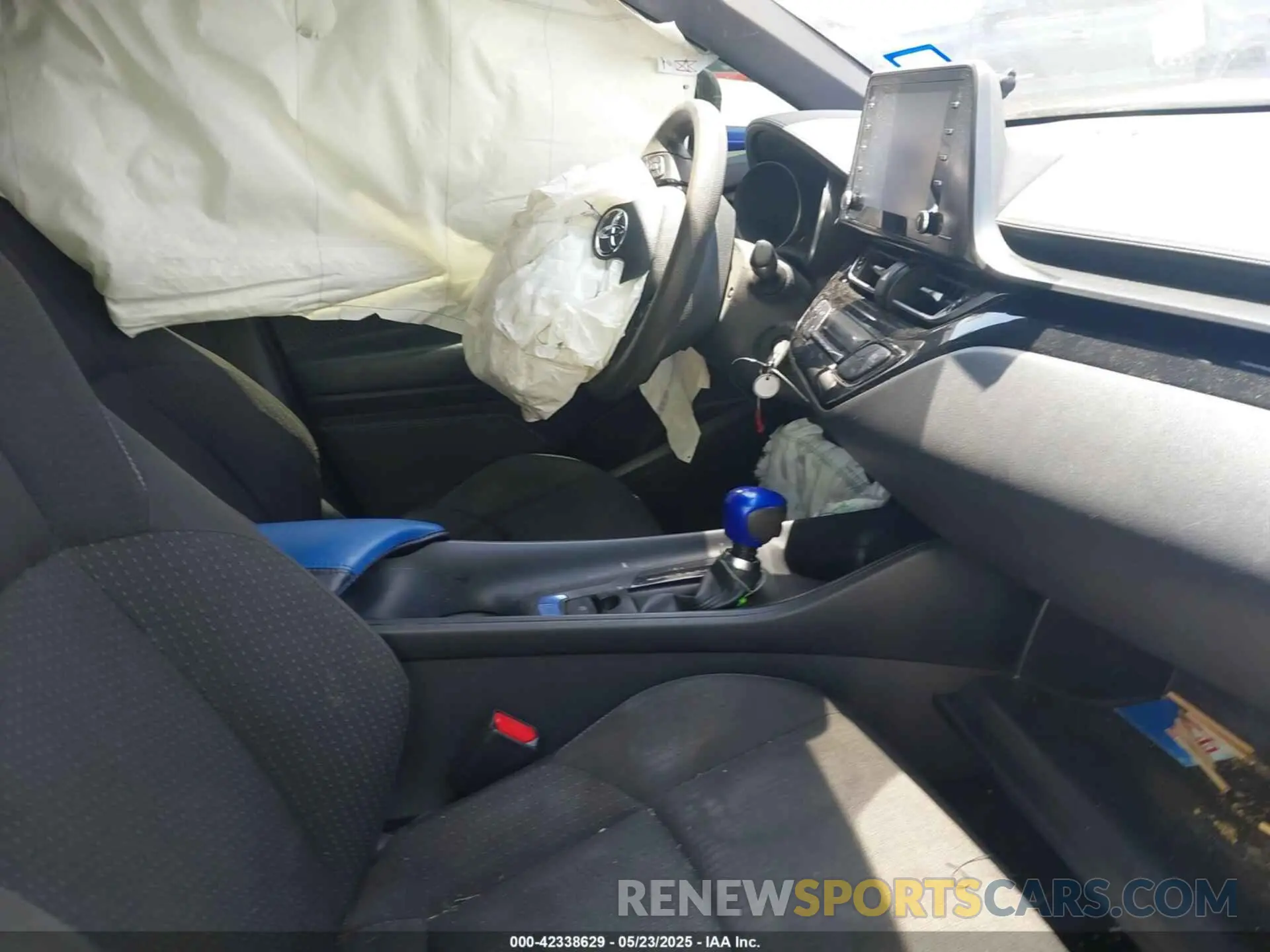 5 Photograph of a damaged car JTNKHMBXXK1058886 TOYOTA C-HR 2019
