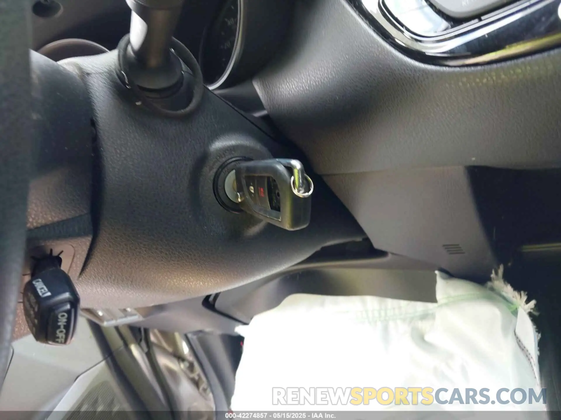 11 Photograph of a damaged car JTNKHMBXXK1060315 TOYOTA C-HR 2019