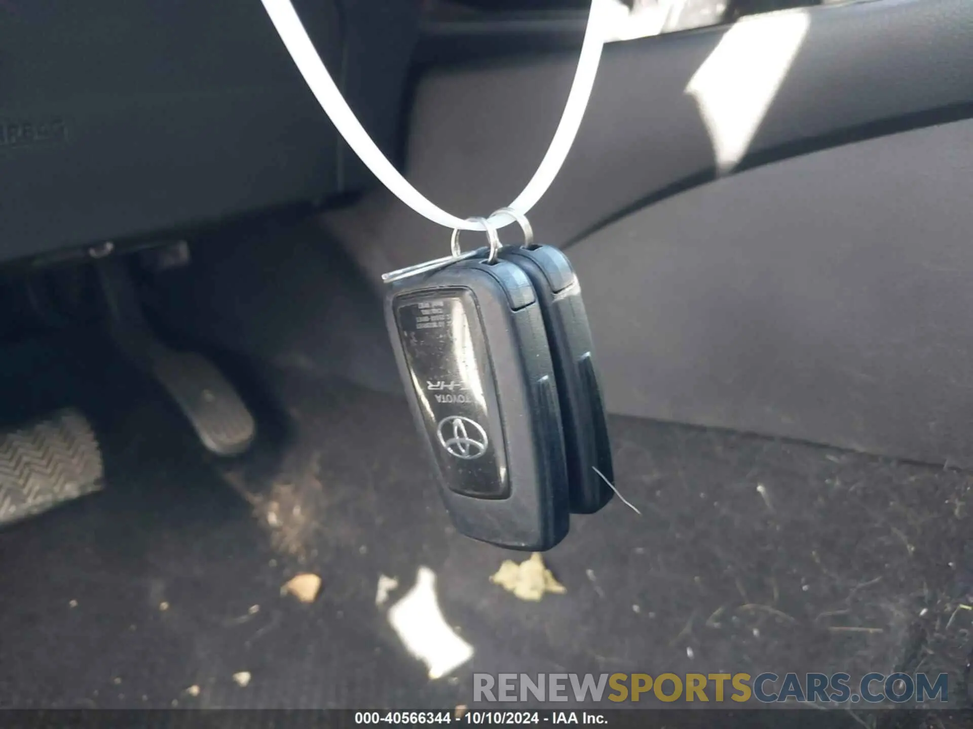 11 Photograph of a damaged car NMTKHMBX0KR093085 TOYOTA C-HR 2019