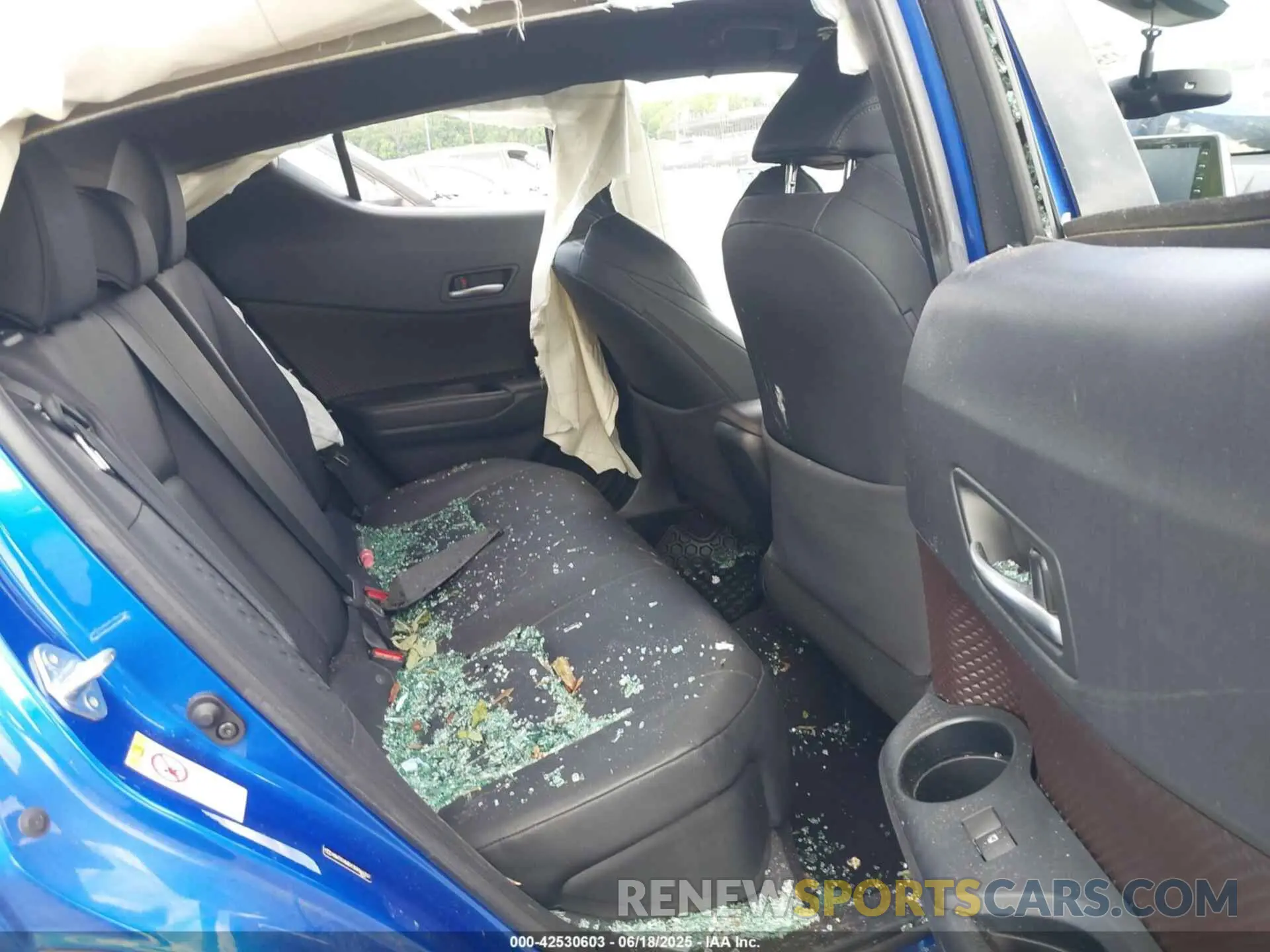 8 Photograph of a damaged car NMTKHMBX1KR066767 TOYOTA C-HR 2019