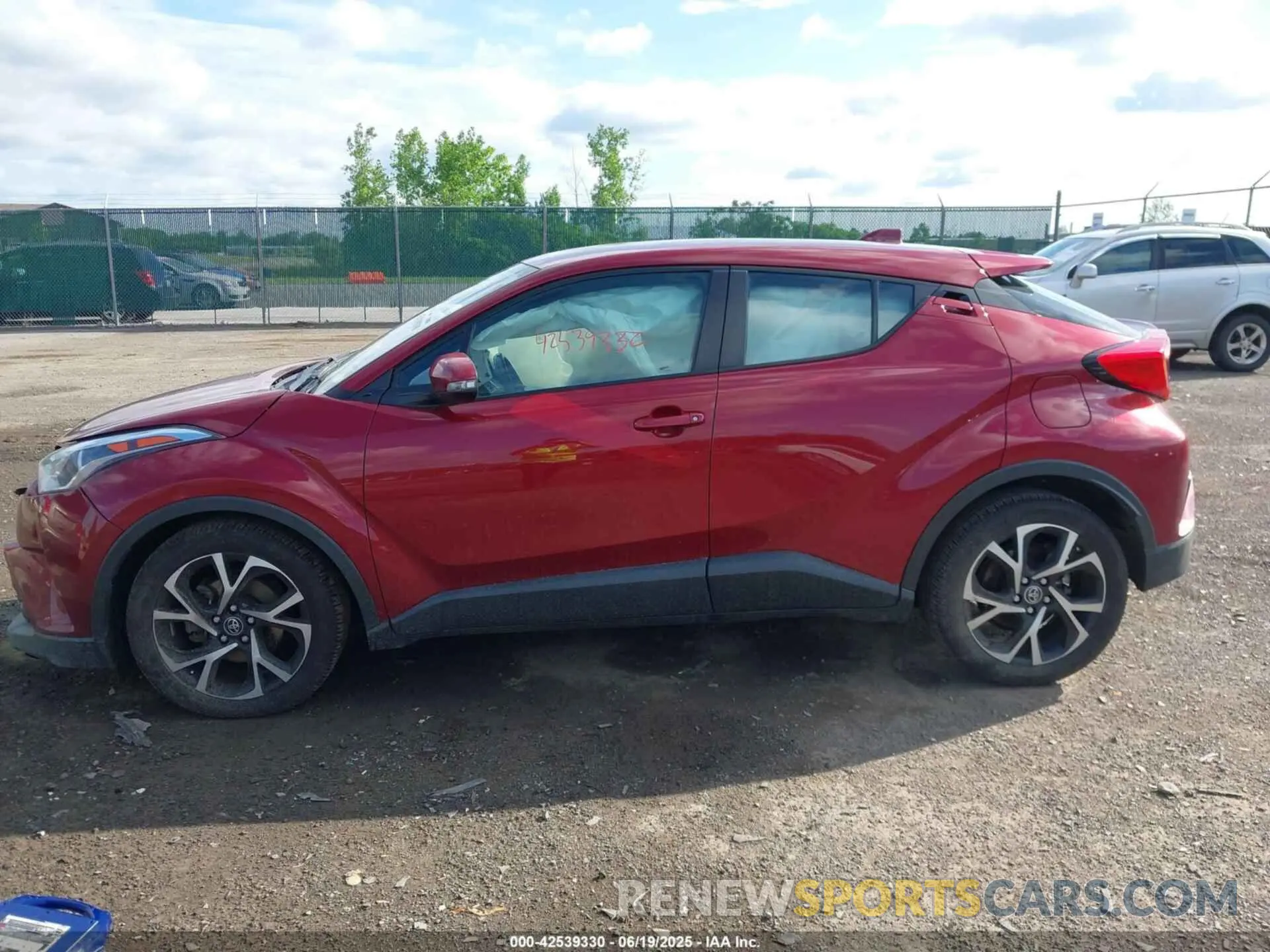 14 Photograph of a damaged car NMTKHMBX1KR083911 TOYOTA C-HR 2019