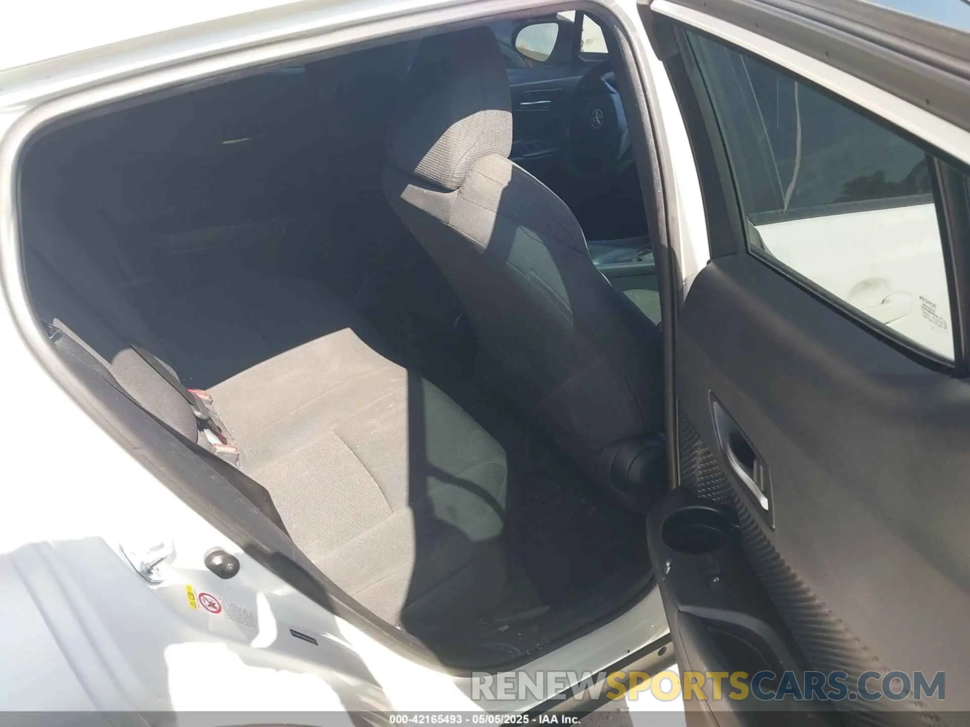 8 Photograph of a damaged car NMTKHMBX2KR087529 TOYOTA C-HR 2019