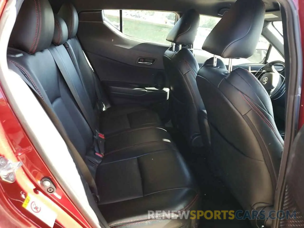 10 Photograph of a damaged car NMTKHMBX3KR081500 TOYOTA C-HR 2019