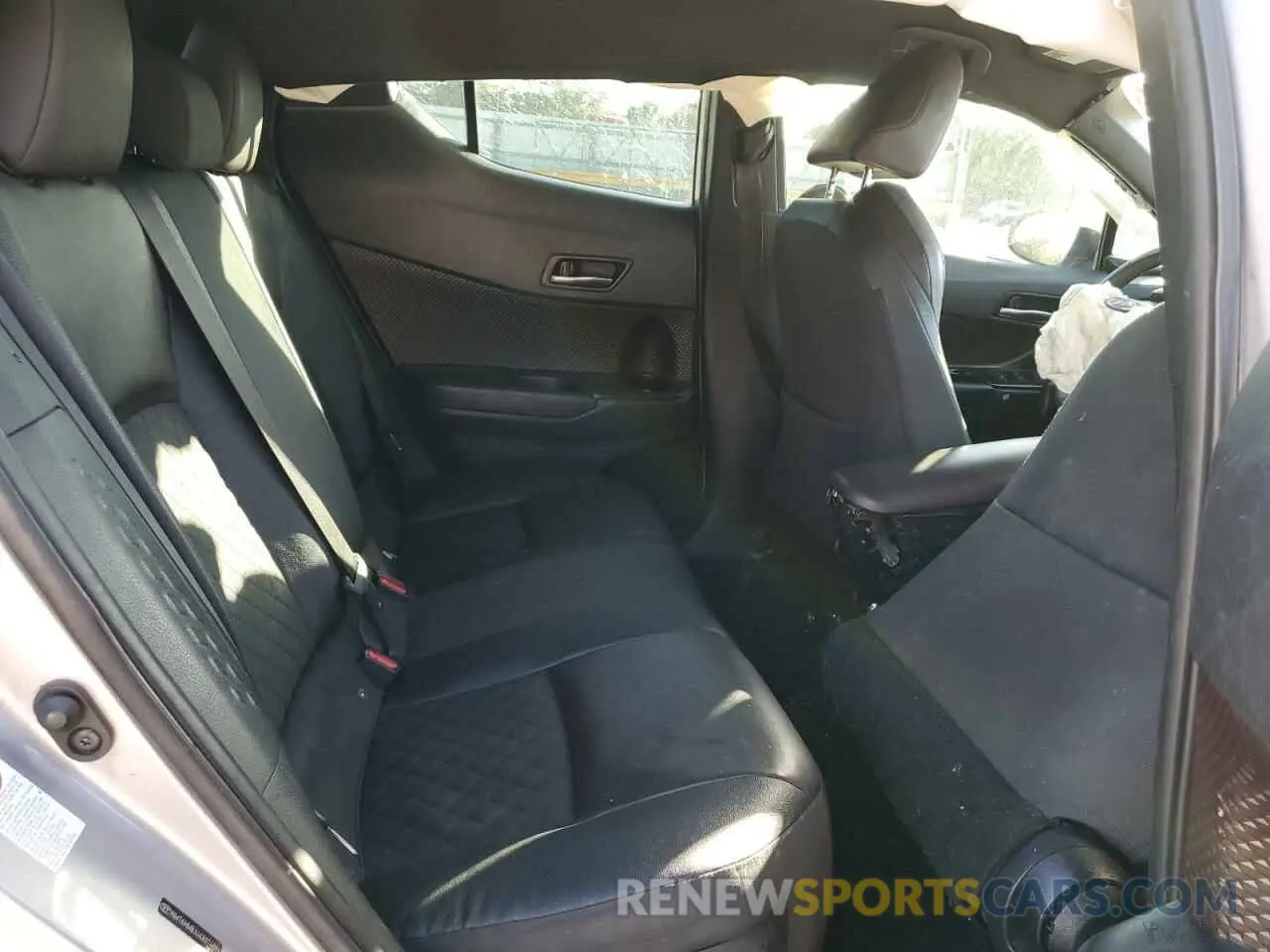 10 Photograph of a damaged car NMTKHMBX4KR074894 TOYOTA C-HR 2019