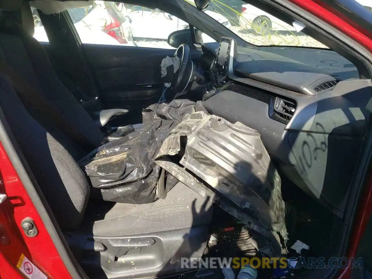 5 Photograph of a damaged car NMTKHMBX4KR077326 TOYOTA C-HR 2019