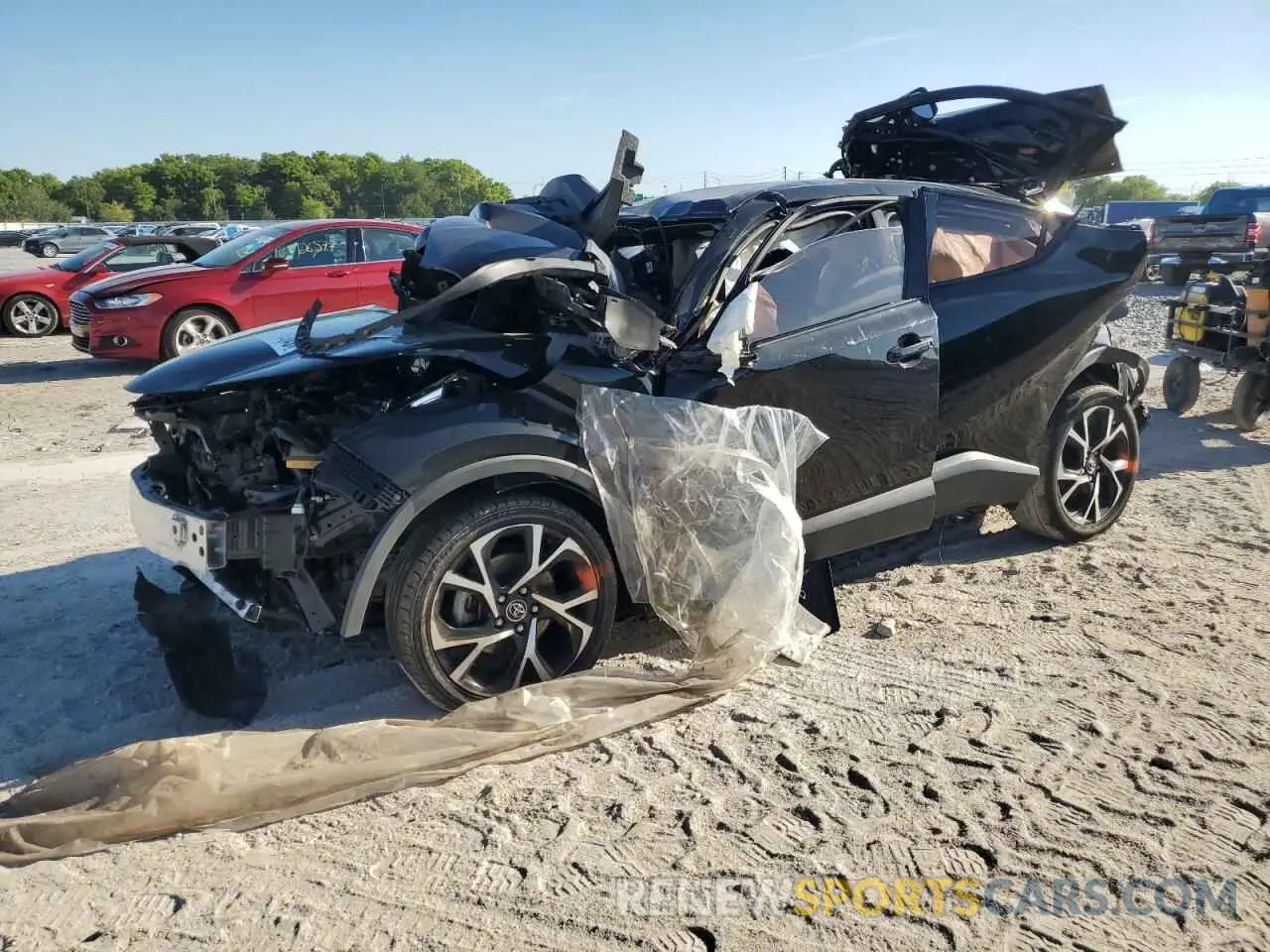 1 Photograph of a damaged car NMTKHMBX4KR078685 TOYOTA C-HR 2019