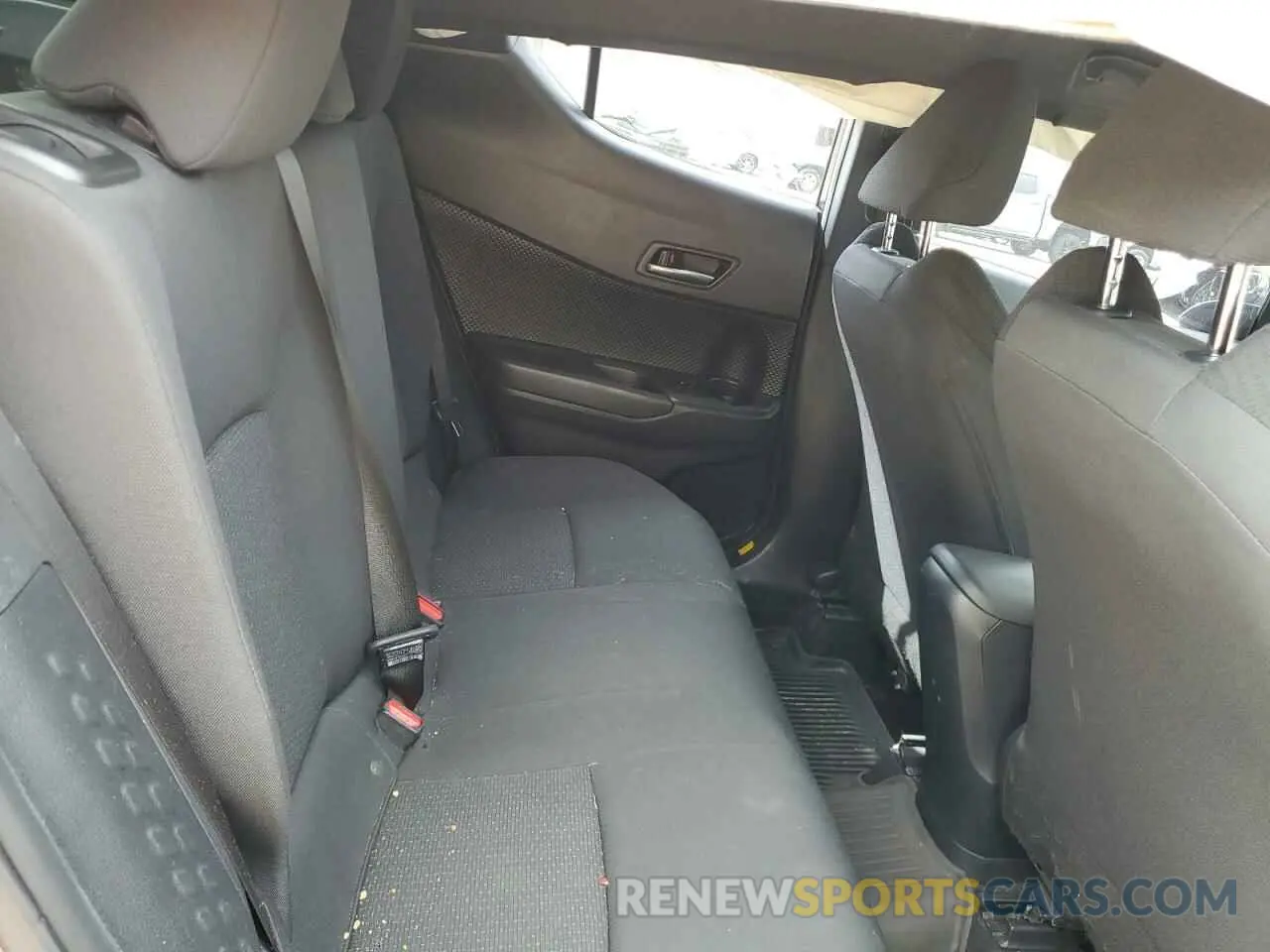 10 Photograph of a damaged car NMTKHMBX4KR078721 TOYOTA C-HR 2019