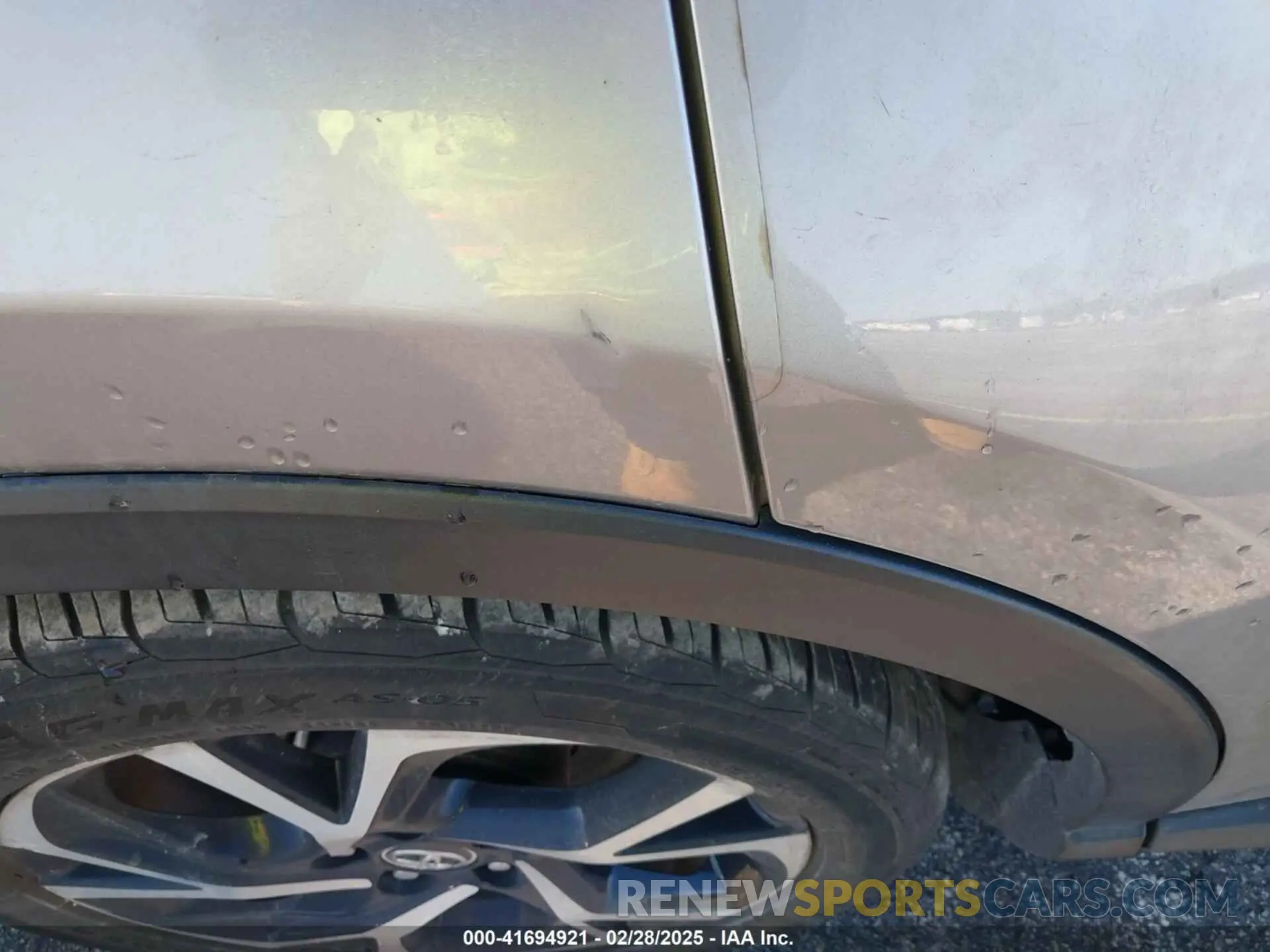 17 Photograph of a damaged car NMTKHMBX4KR082574 TOYOTA C-HR 2019