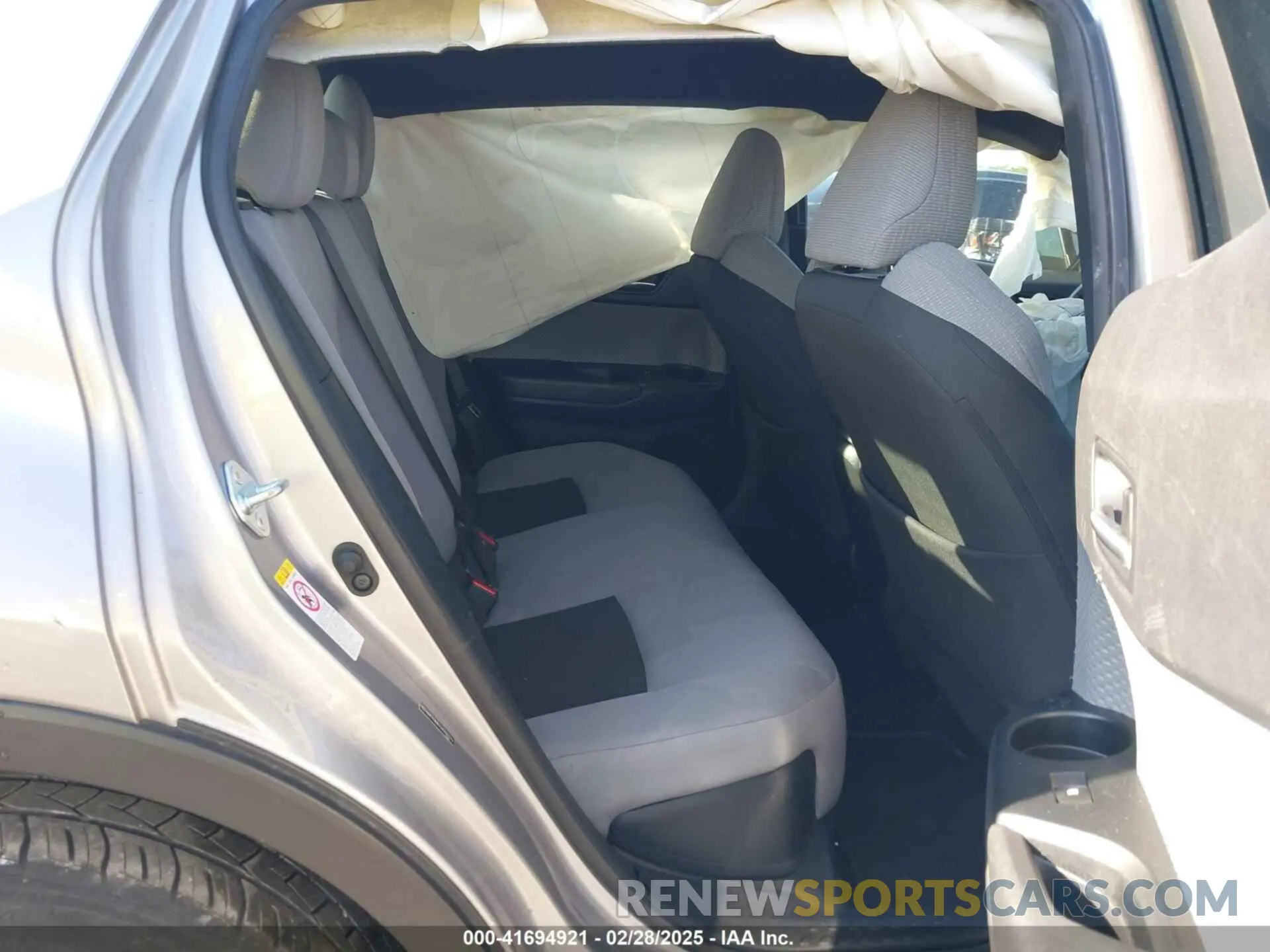 8 Photograph of a damaged car NMTKHMBX4KR082574 TOYOTA C-HR 2019