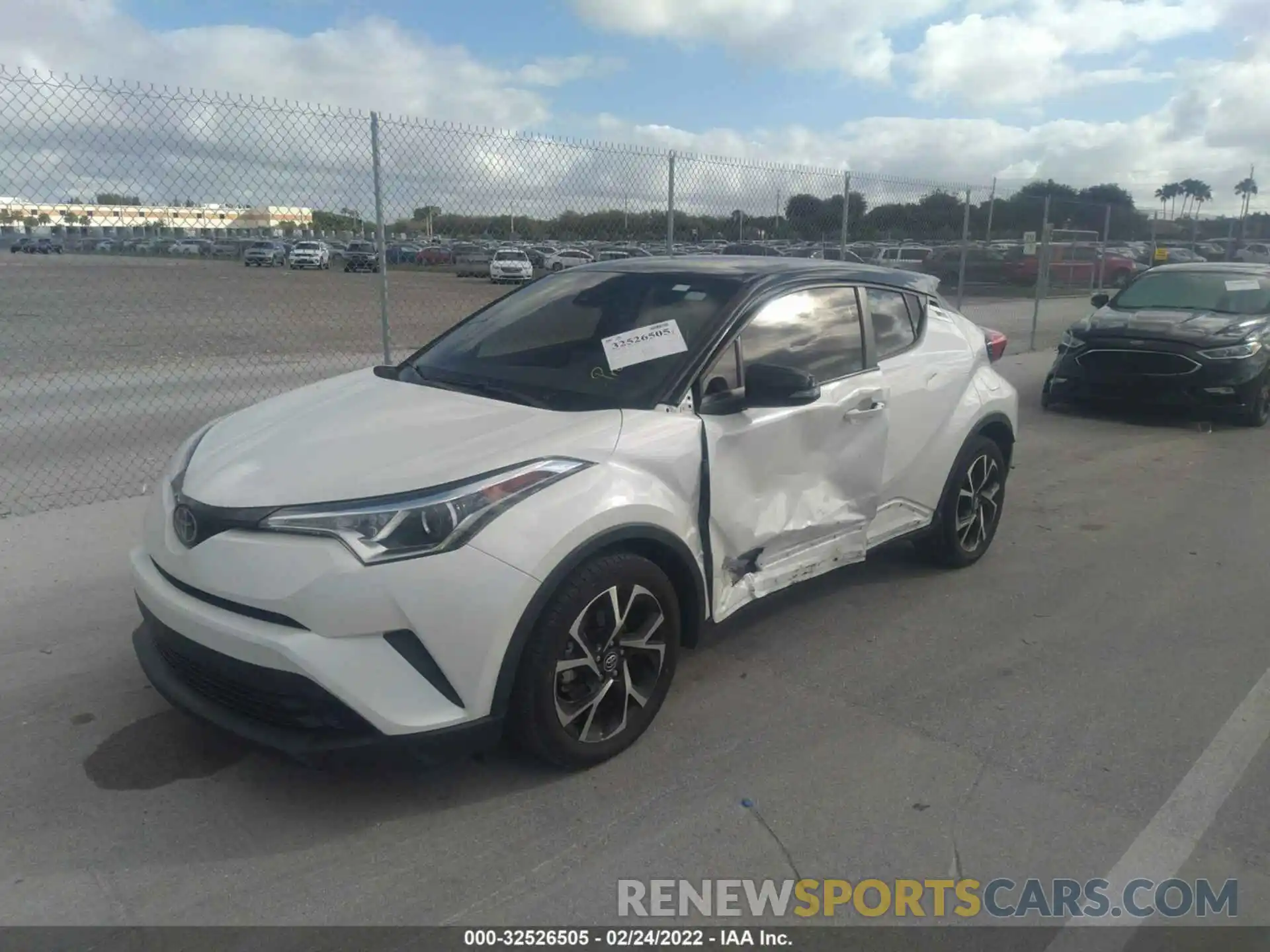 2 Photograph of a damaged car NMTKHMBX4KR099763 TOYOTA C-HR 2019