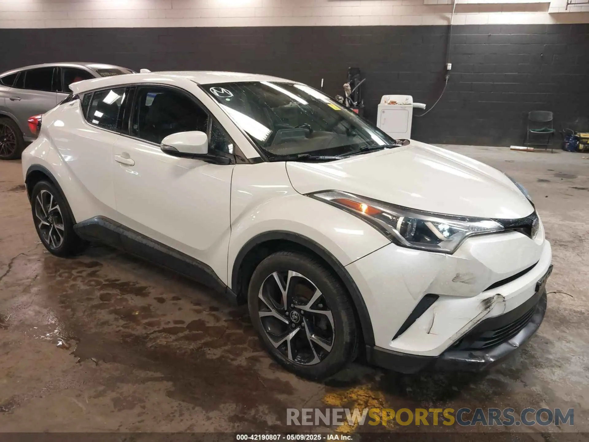 1 Photograph of a damaged car NMTKHMBX5KR073091 TOYOTA C-HR 2019
