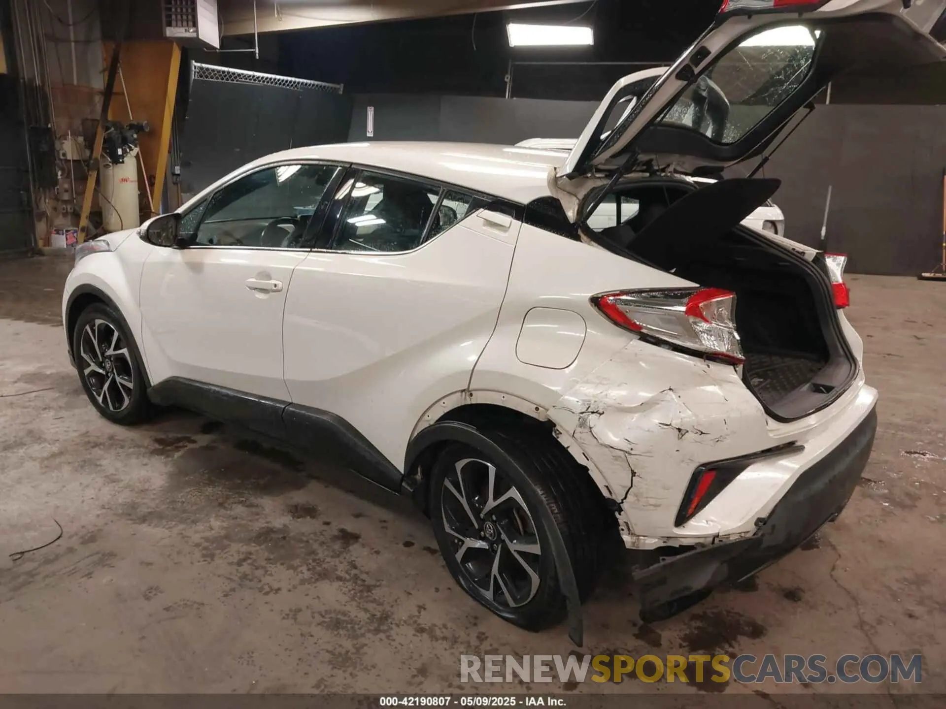 3 Photograph of a damaged car NMTKHMBX5KR073091 TOYOTA C-HR 2019