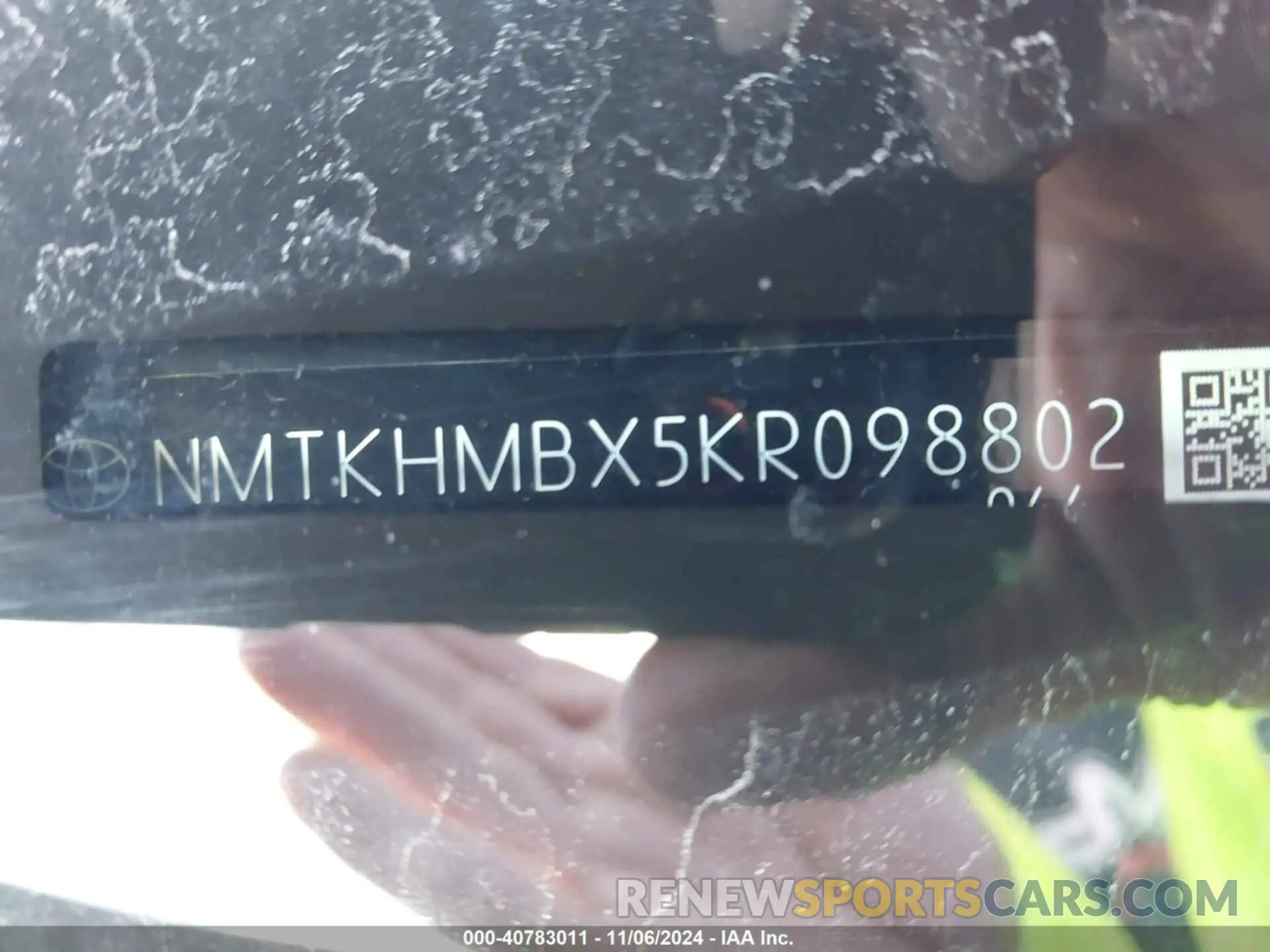 9 Photograph of a damaged car NMTKHMBX5KR098802 TOYOTA C-HR 2019