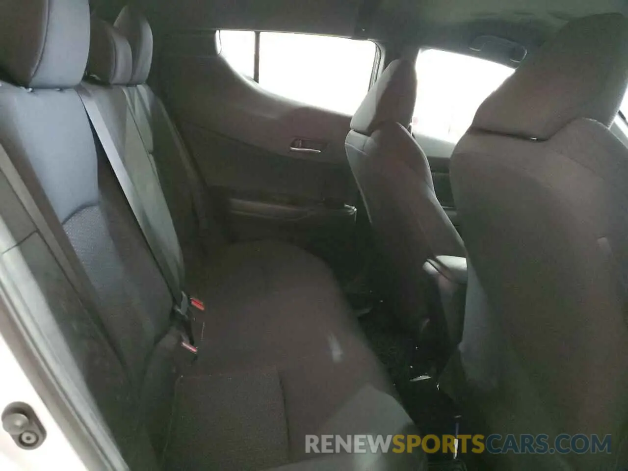 10 Photograph of a damaged car NMTKHMBX6KR070684 TOYOTA C-HR 2019