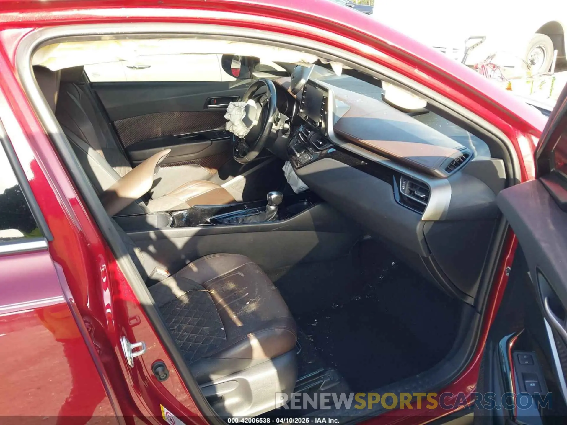 5 Photograph of a damaged car NMTKHMBX6KR090224 TOYOTA C-HR 2019