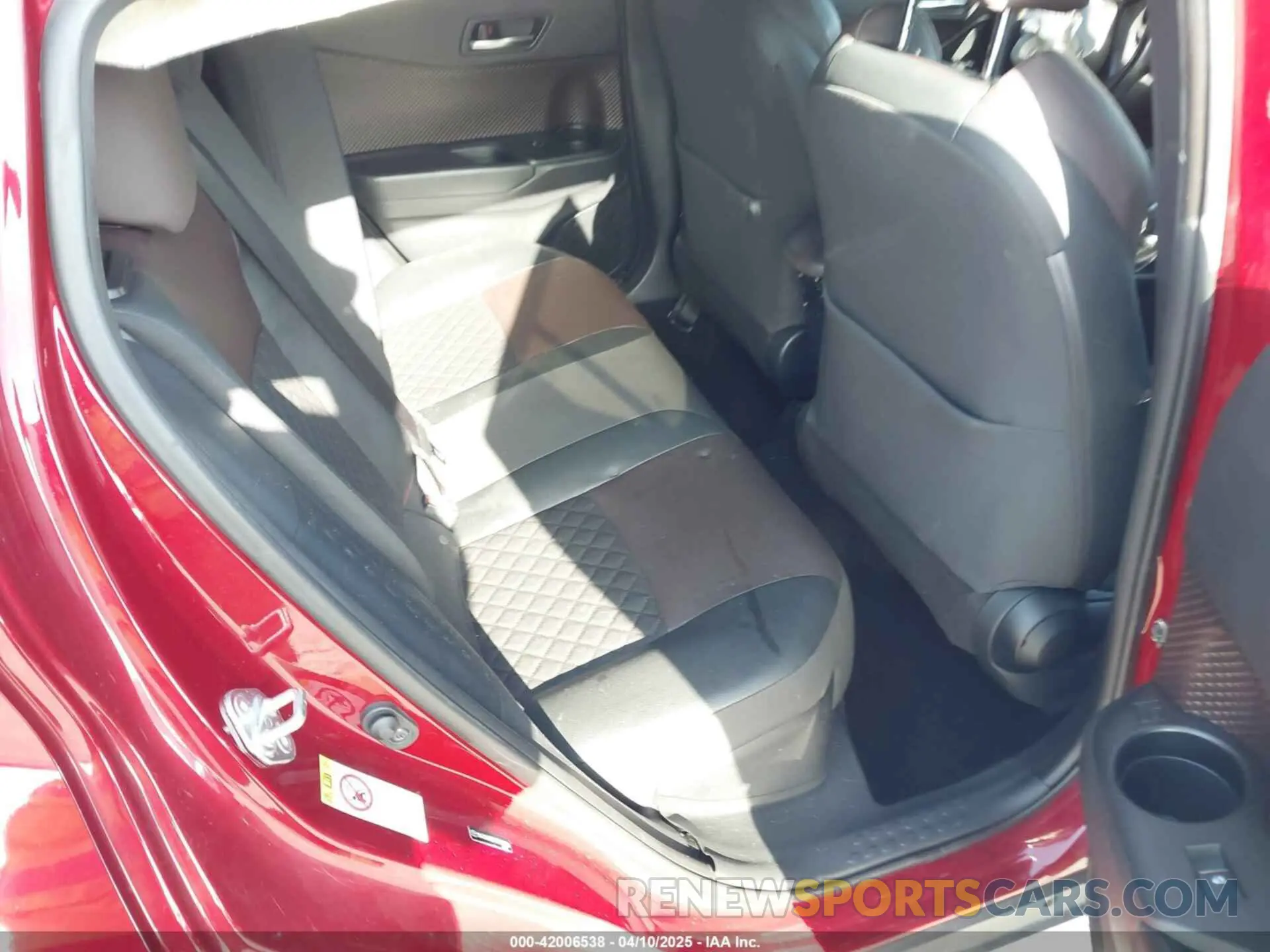 8 Photograph of a damaged car NMTKHMBX6KR090224 TOYOTA C-HR 2019