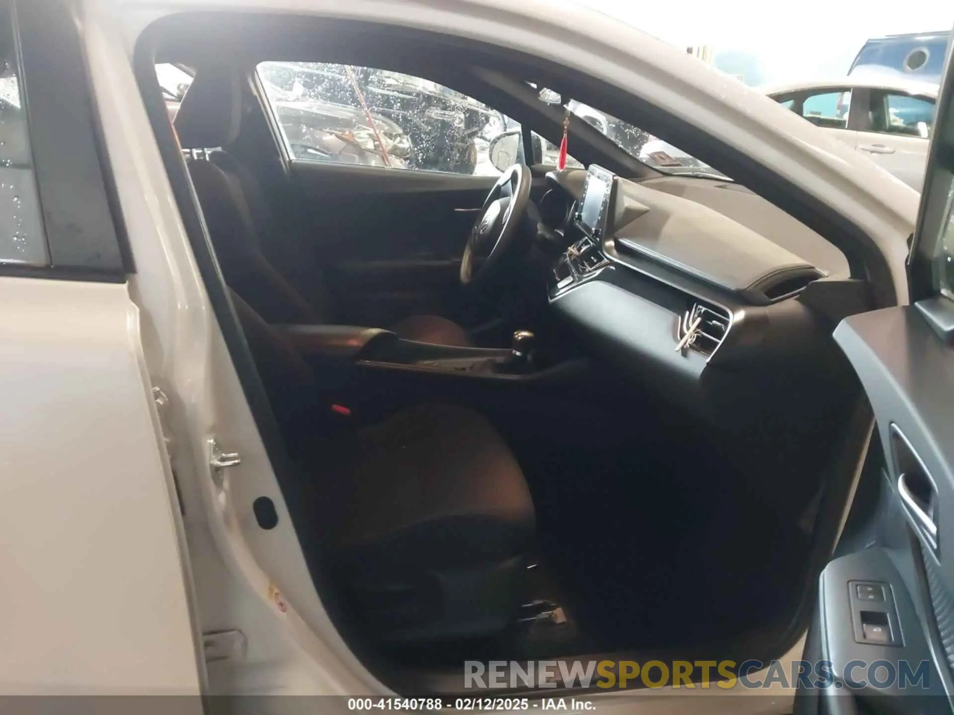 5 Photograph of a damaged car NMTKHMBX8KR087809 TOYOTA C-HR 2019