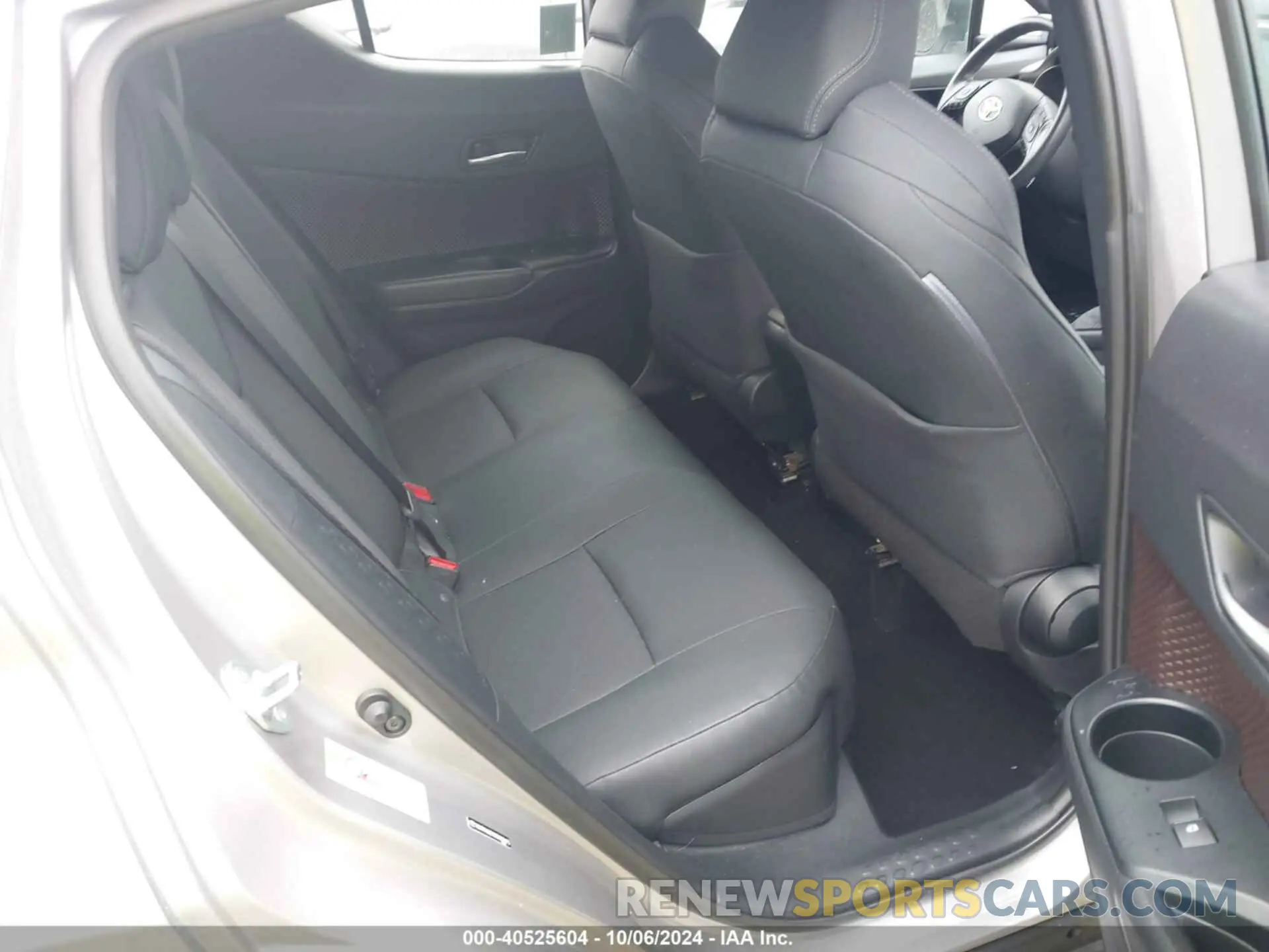 8 Photograph of a damaged car NMTKHMBX8KR089673 TOYOTA C-HR 2019