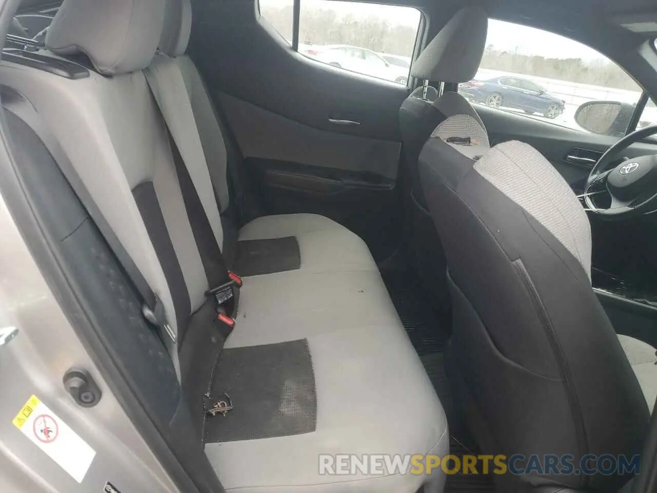 10 Photograph of a damaged car NMTKHMBX8KR092072 TOYOTA C-HR 2019