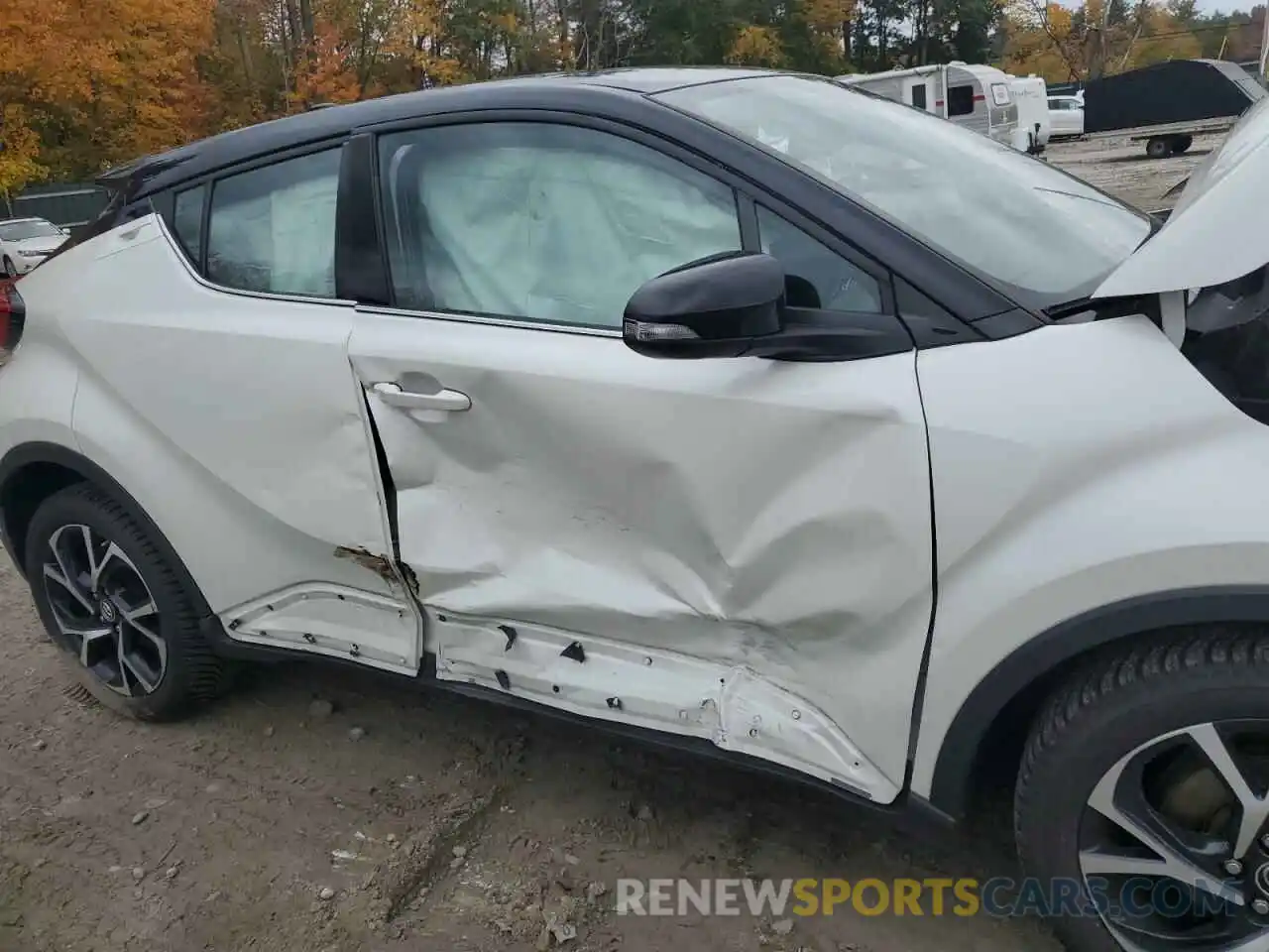 9 Photograph of a damaged car NMTKHMBX9KR069979 TOYOTA C-HR 2019