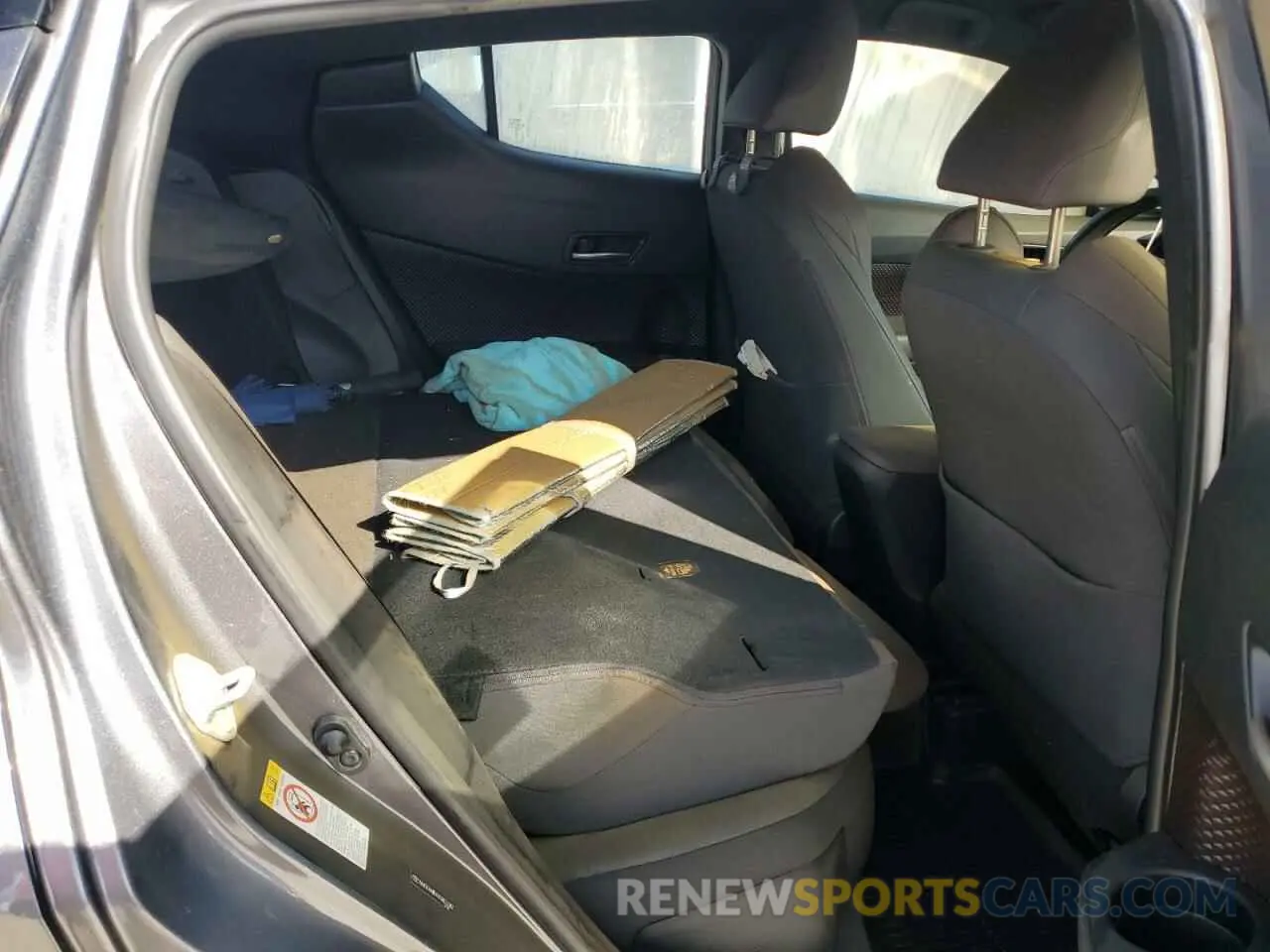 10 Photograph of a damaged car NMTKHMBX9KR076382 TOYOTA C-HR 2019