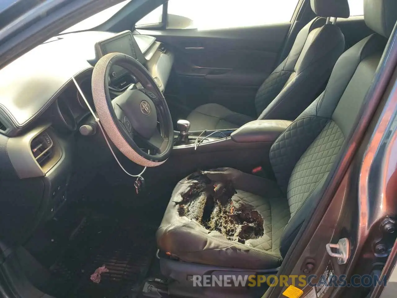 7 Photograph of a damaged car NMTKHMBX9KR076382 TOYOTA C-HR 2019