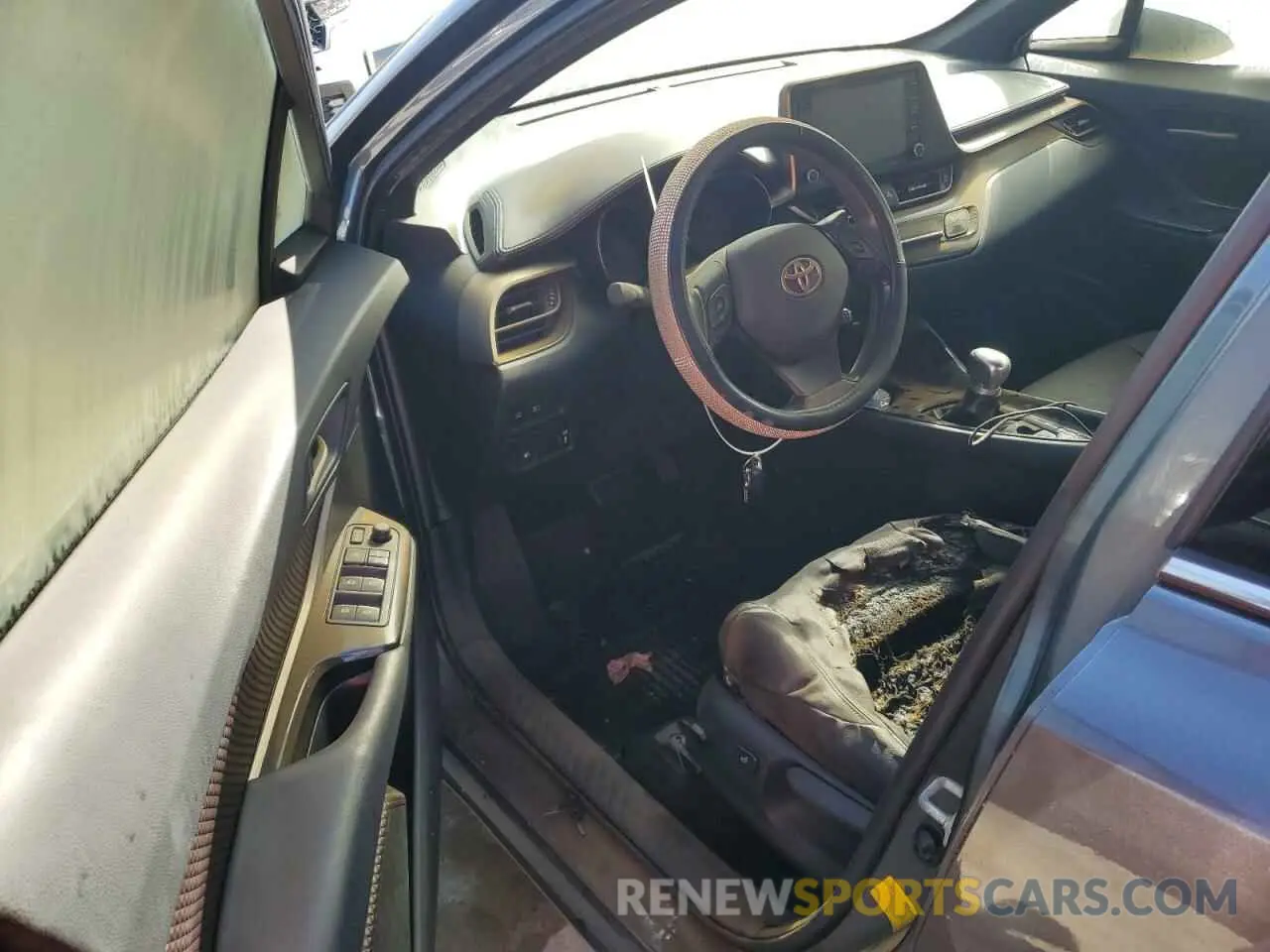 8 Photograph of a damaged car NMTKHMBX9KR076382 TOYOTA C-HR 2019