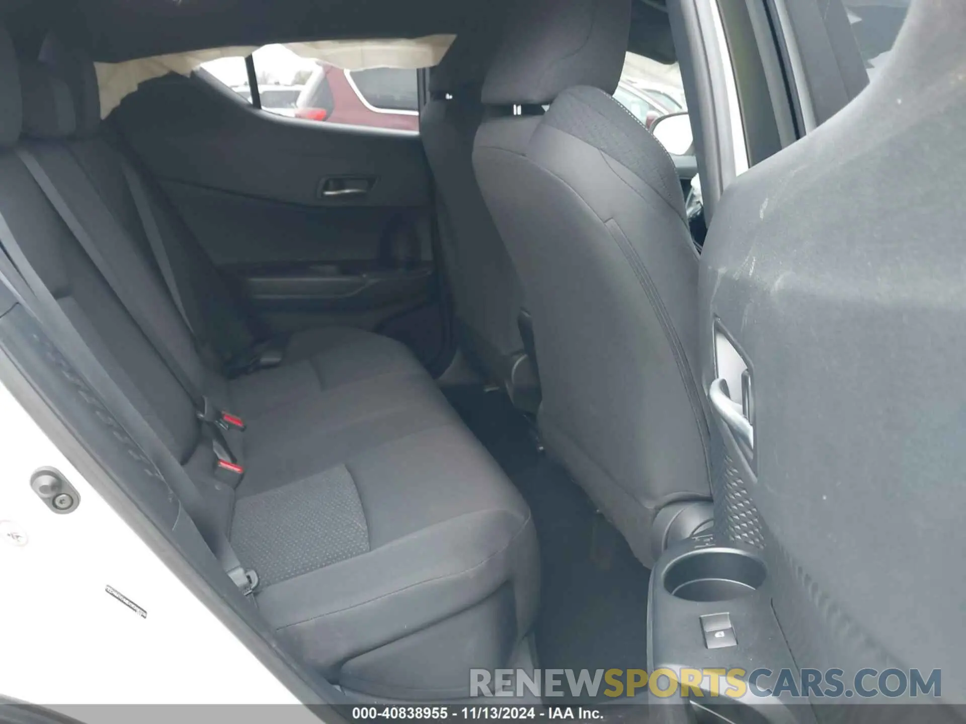 8 Photograph of a damaged car NMTKHMBX9KR081338 TOYOTA C-HR 2019