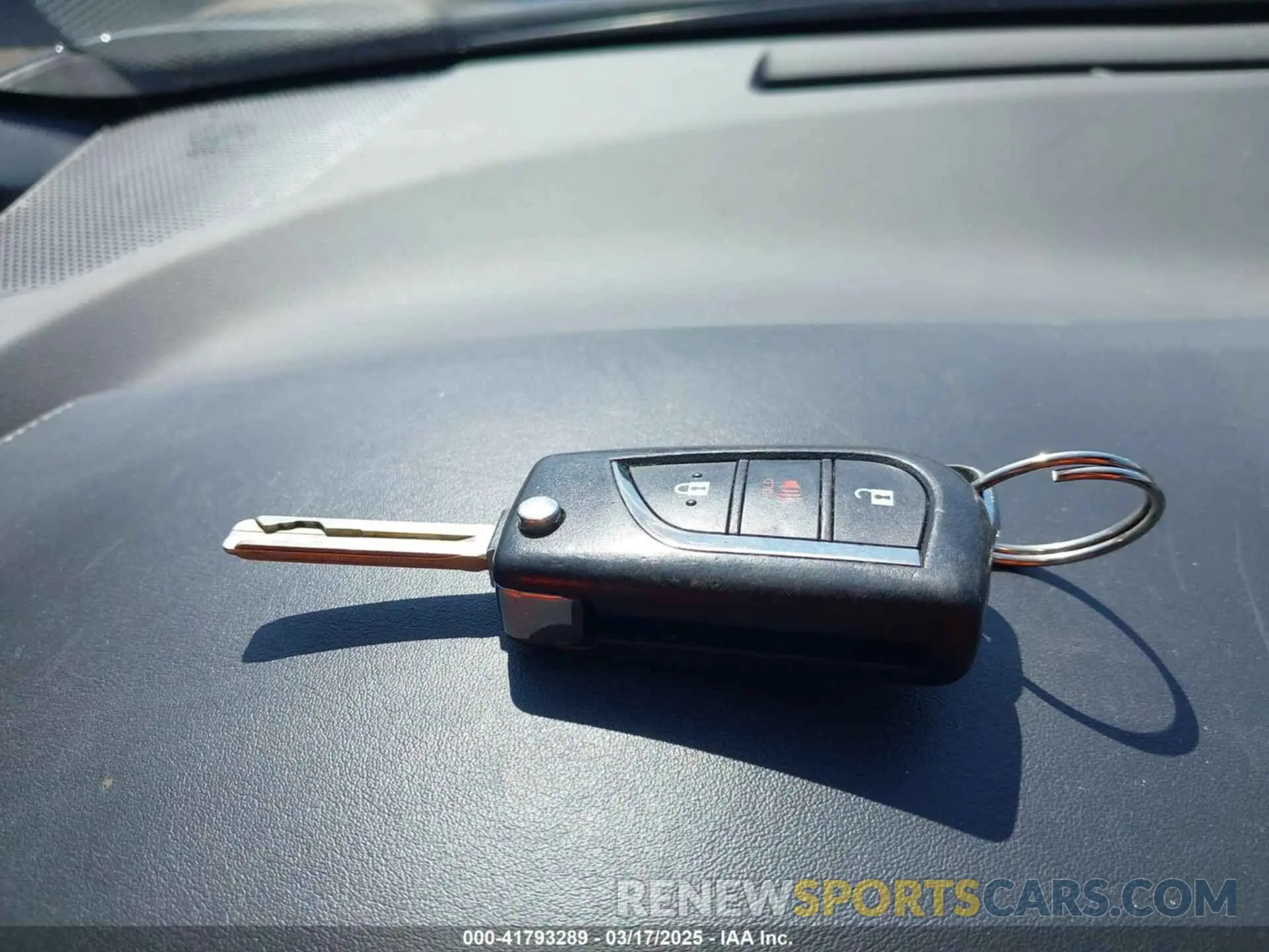 11 Photograph of a damaged car NMTKHMBX9KR086524 TOYOTA C-HR 2019