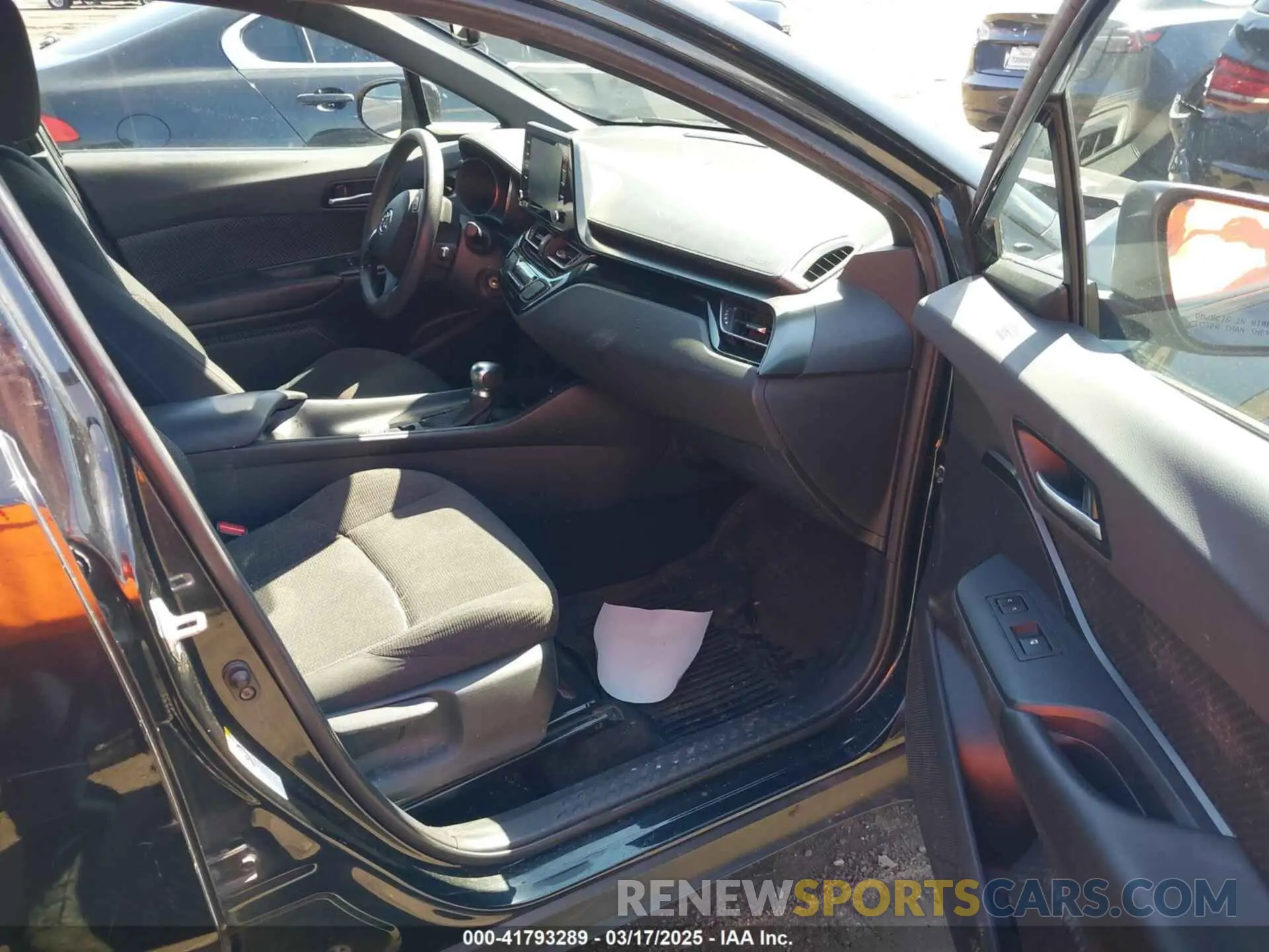 5 Photograph of a damaged car NMTKHMBX9KR086524 TOYOTA C-HR 2019