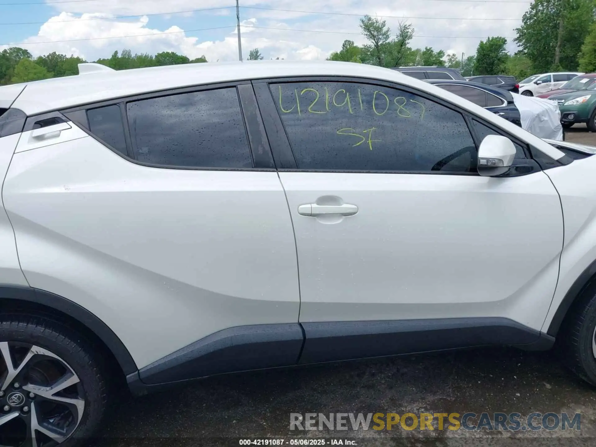 14 Photograph of a damaged car NMTKHMBX9KR095031 TOYOTA C-HR 2019