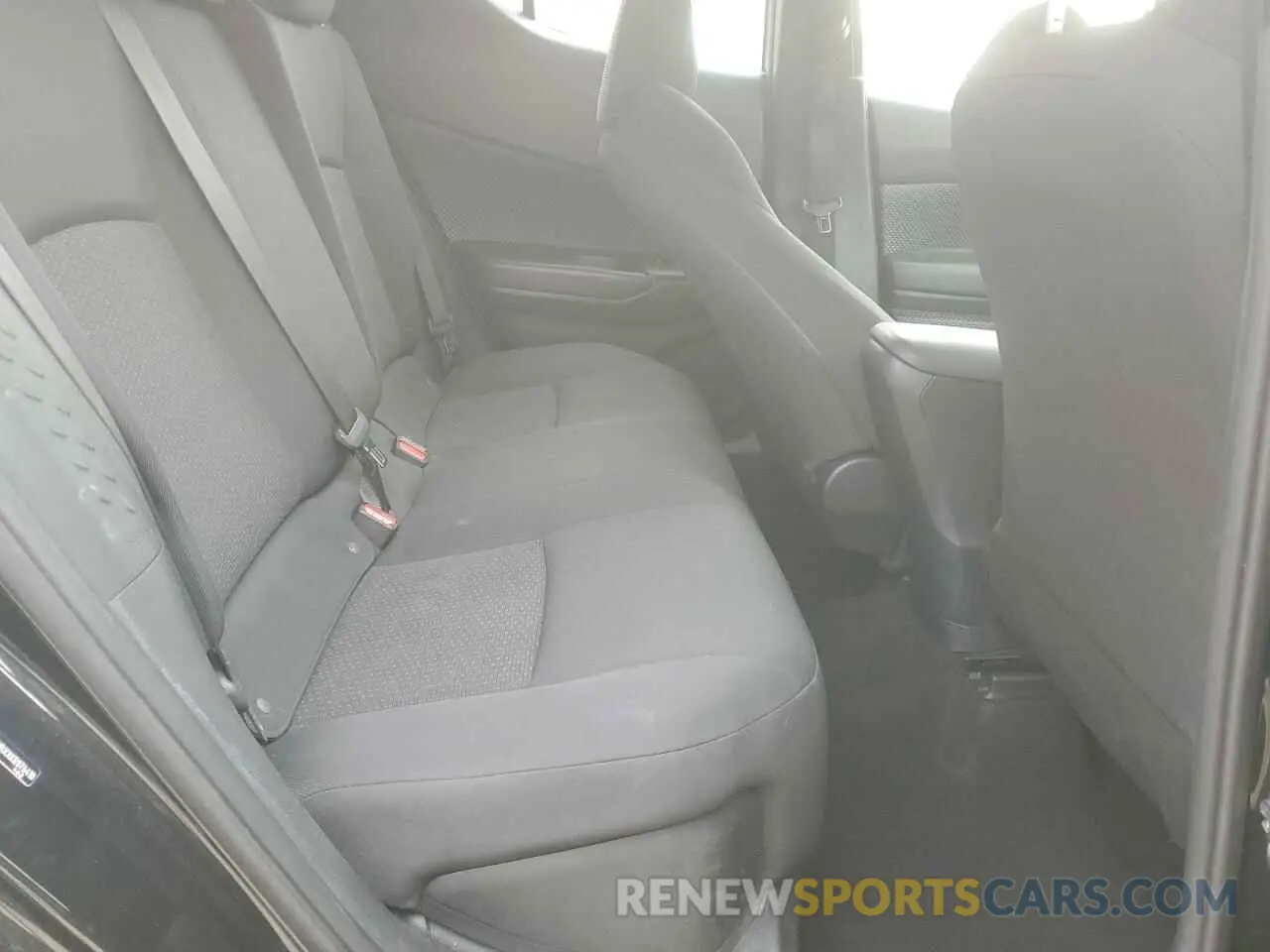 10 Photograph of a damaged car NMTKHMBXXKR076410 TOYOTA C-HR 2019