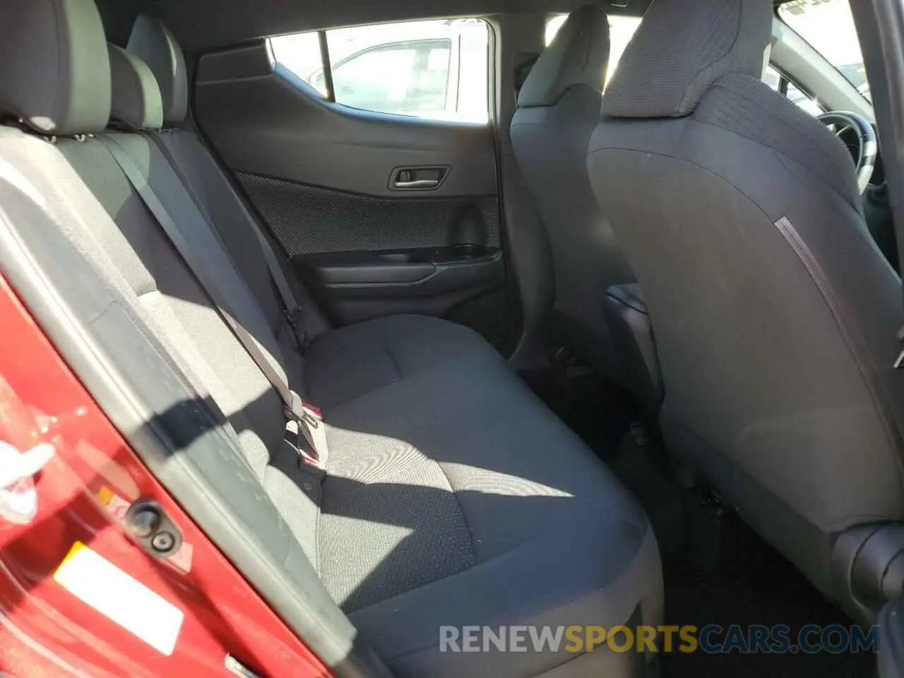 10 Photograph of a damaged car NMTKHMBXXKR086788 TOYOTA C-HR 2019