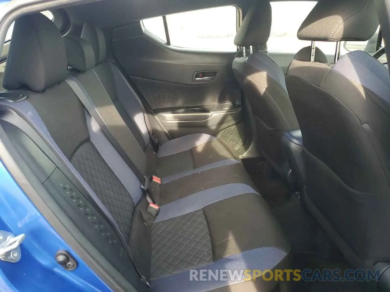 11 Photograph of a damaged car JTNKHMBX0L1068750 TOYOTA C-HR 2020