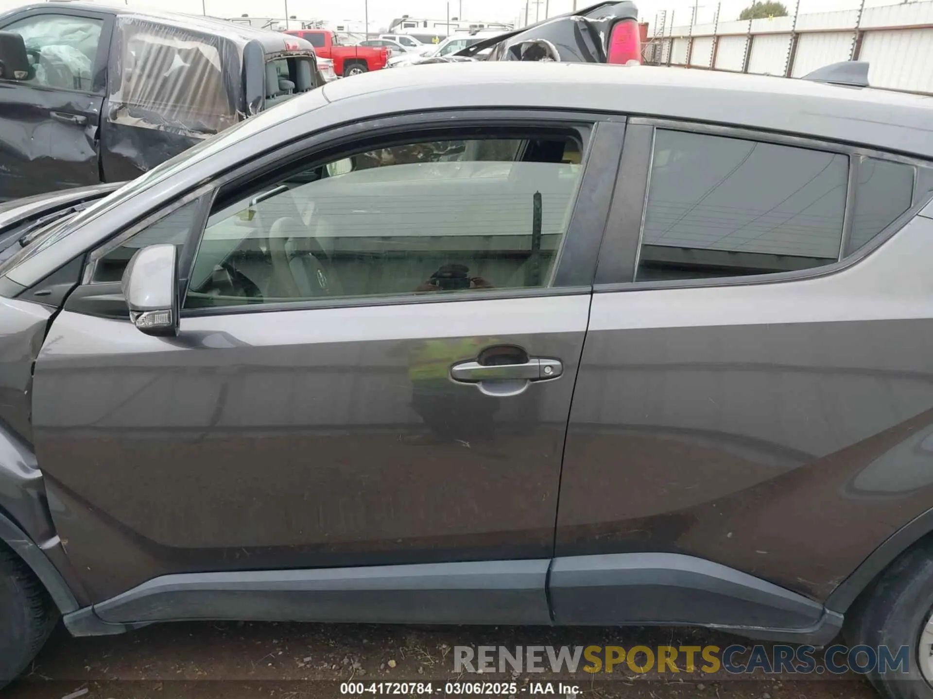 14 Photograph of a damaged car JTNKHMBX0L1073916 TOYOTA C-HR 2020