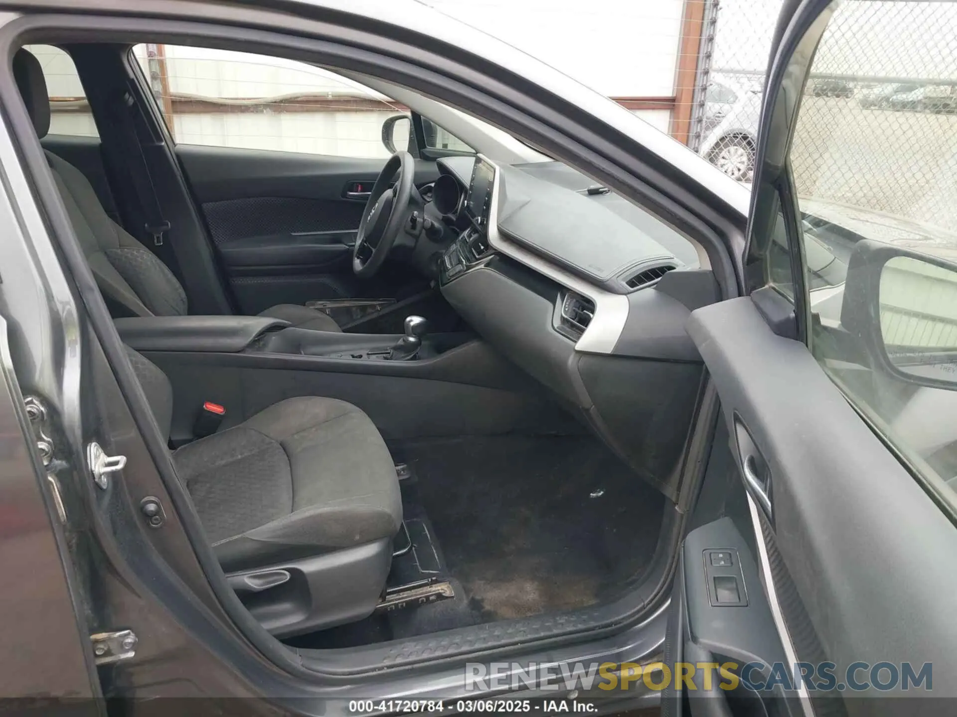 5 Photograph of a damaged car JTNKHMBX0L1073916 TOYOTA C-HR 2020