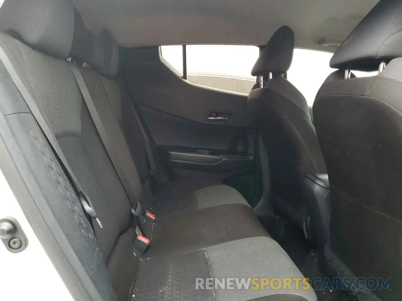 10 Photograph of a damaged car JTNKHMBX0L1074578 TOYOTA C-HR 2020