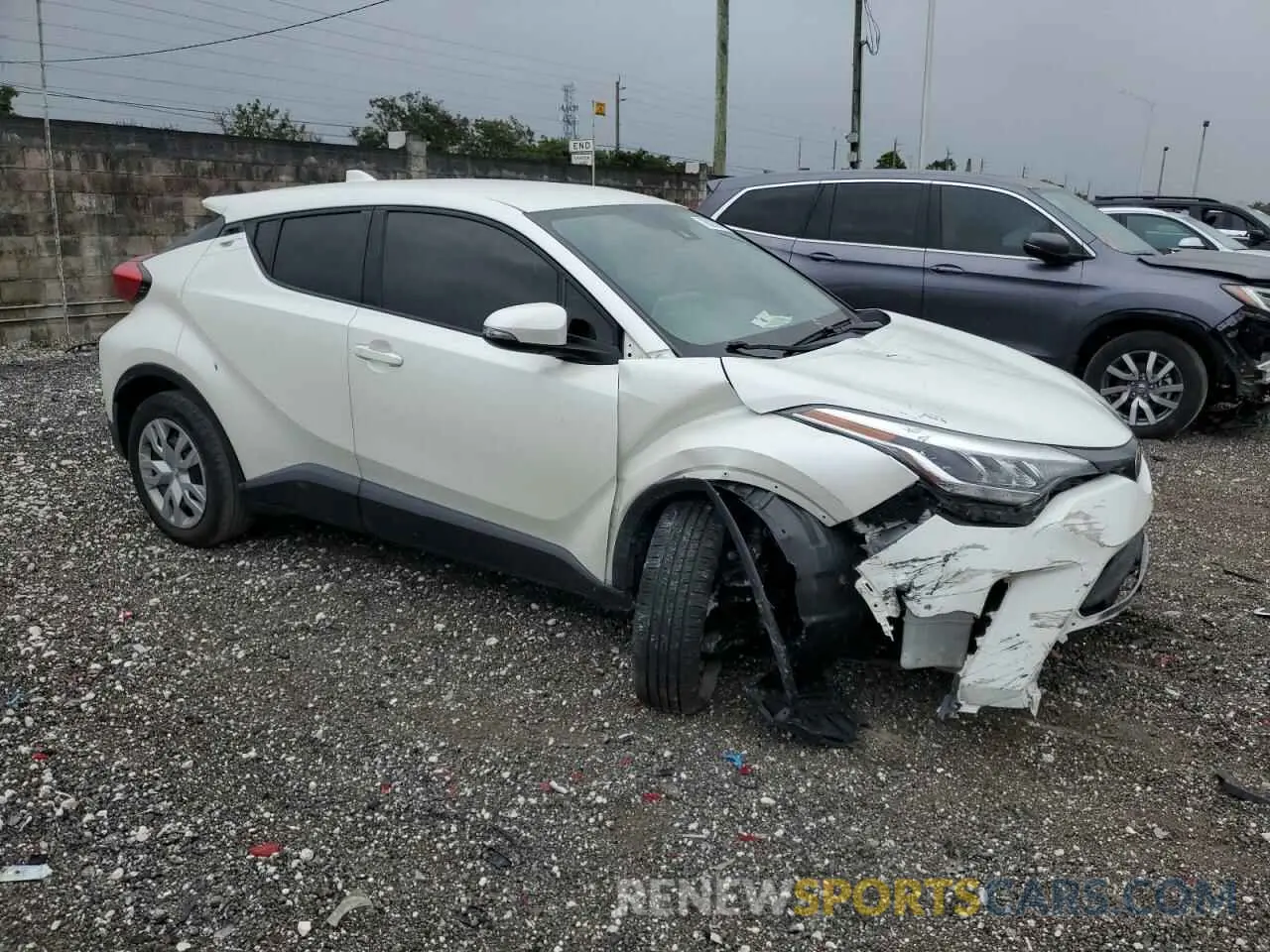 4 Photograph of a damaged car JTNKHMBX0L1074578 TOYOTA C-HR 2020