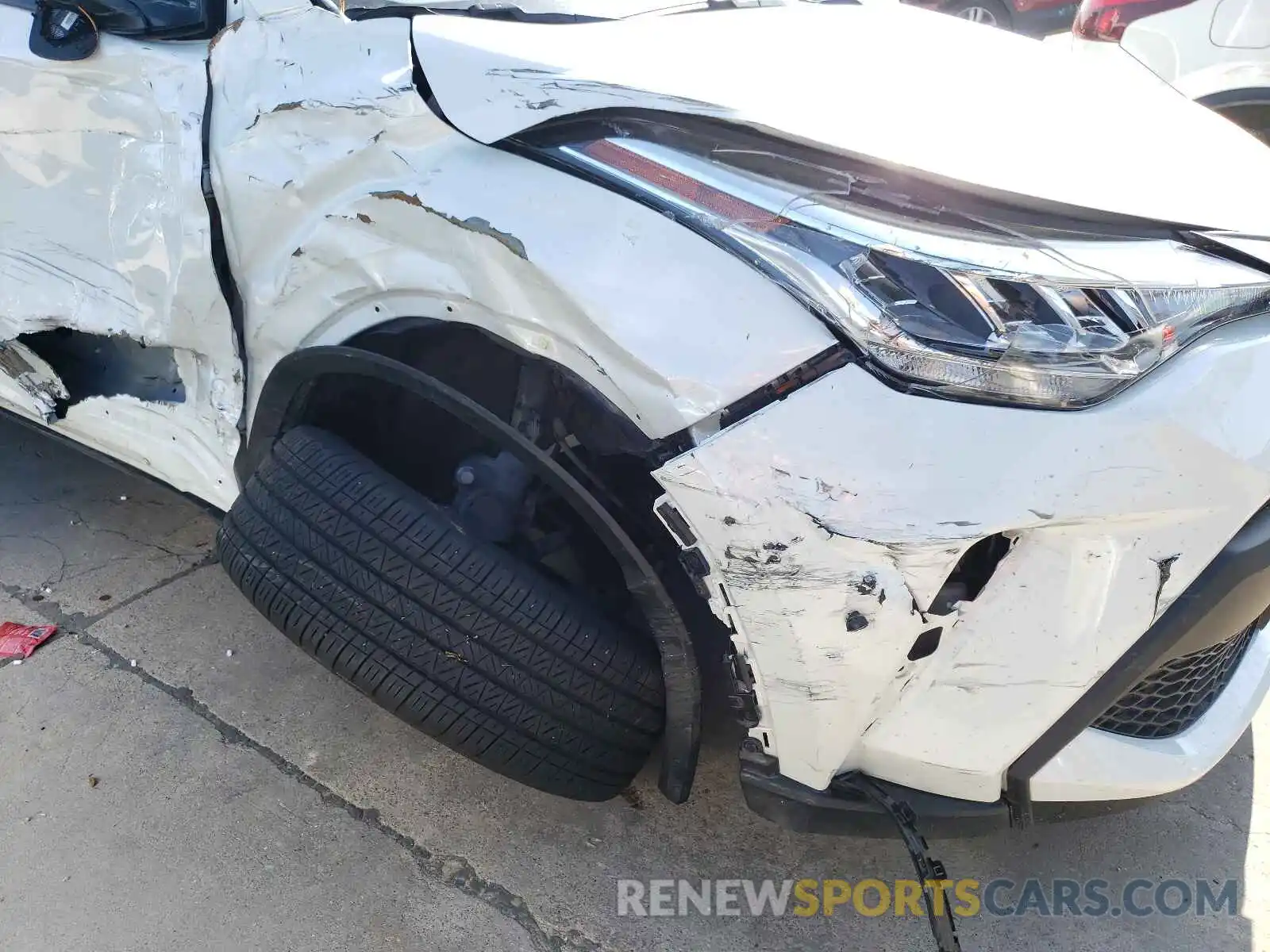 9 Photograph of a damaged car JTNKHMBX0L1091381 TOYOTA C-HR 2020