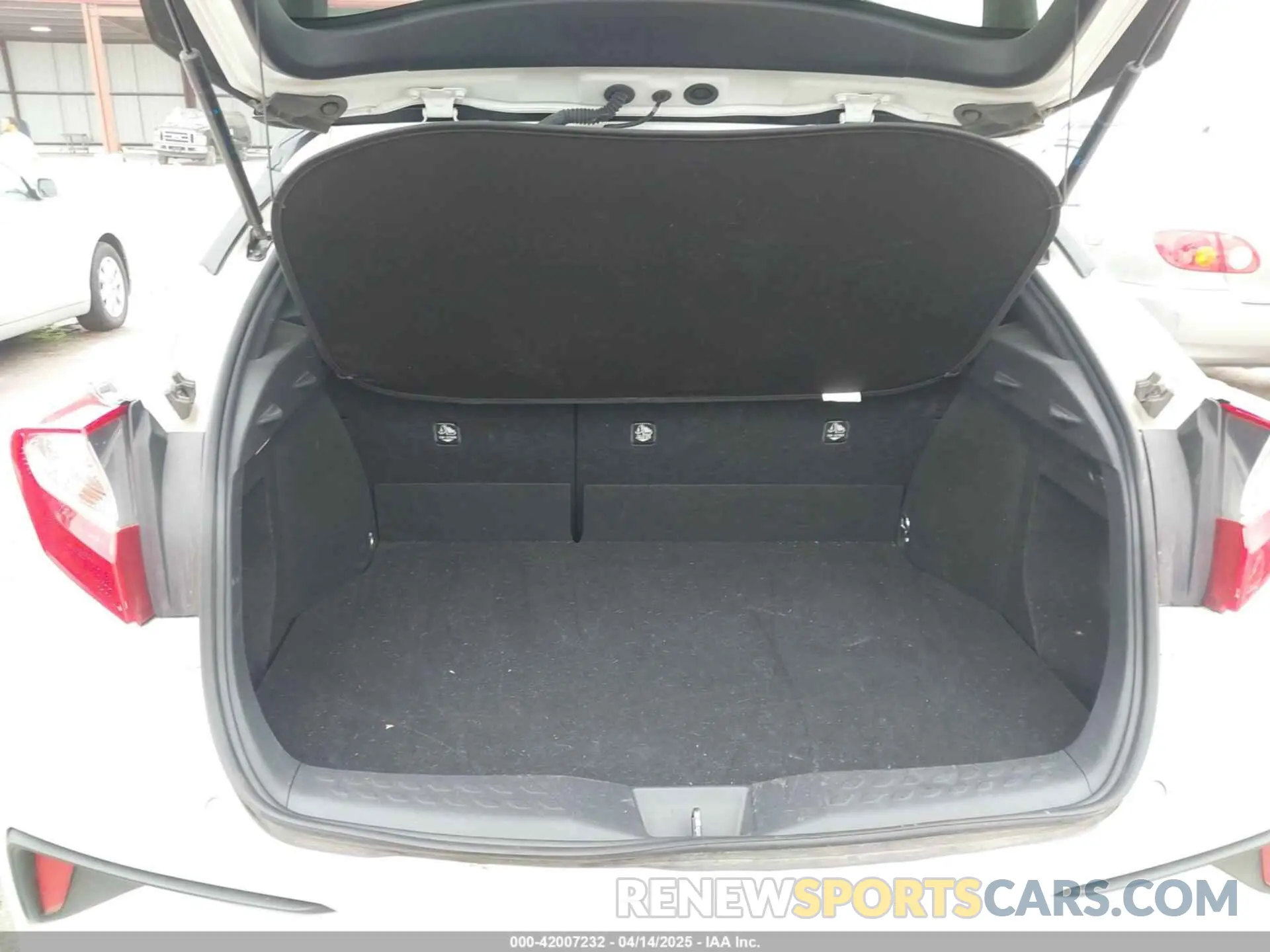 17 Photograph of a damaged car JTNKHMBX1L1066943 TOYOTA C-HR 2020