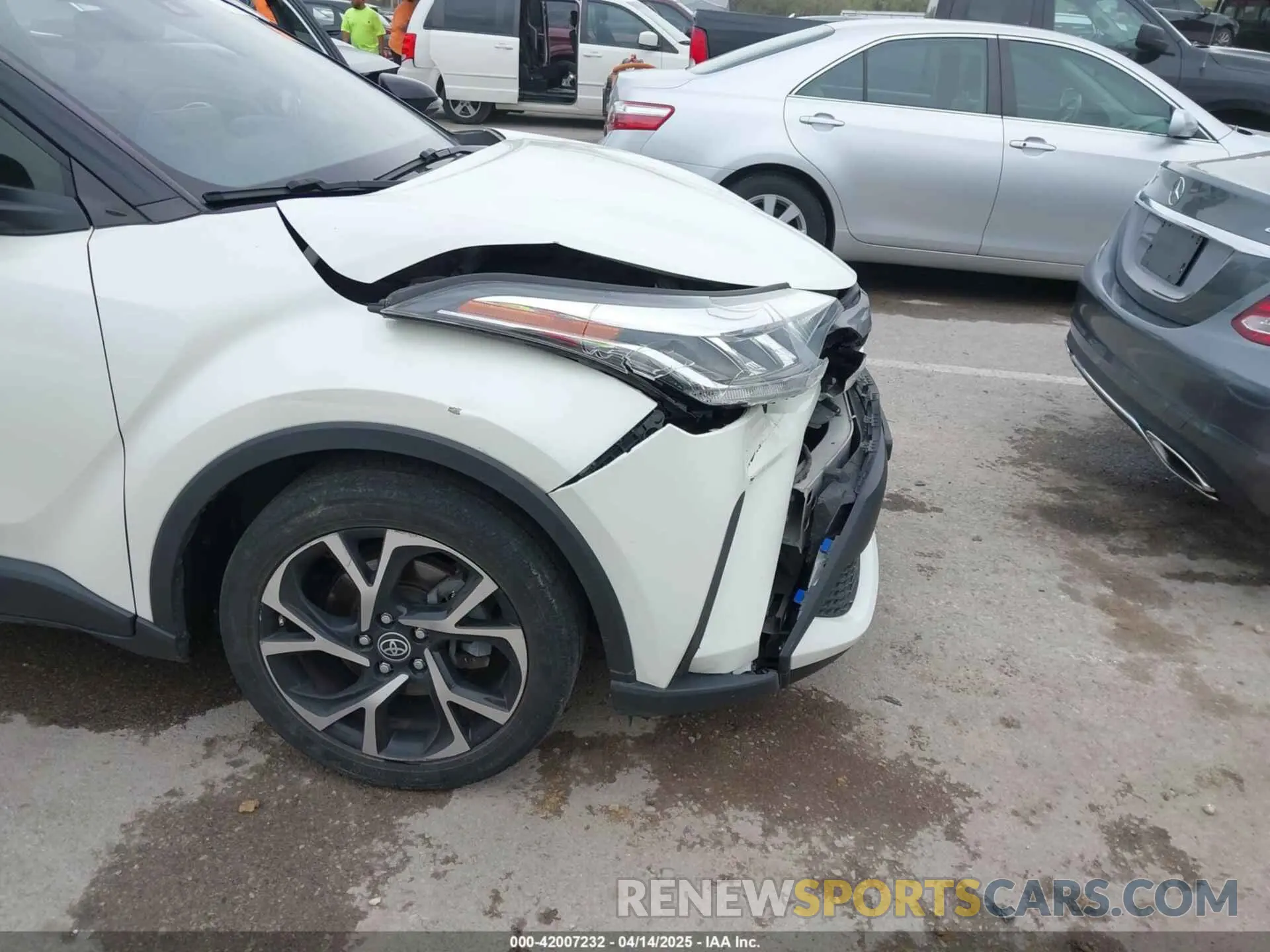 18 Photograph of a damaged car JTNKHMBX1L1066943 TOYOTA C-HR 2020