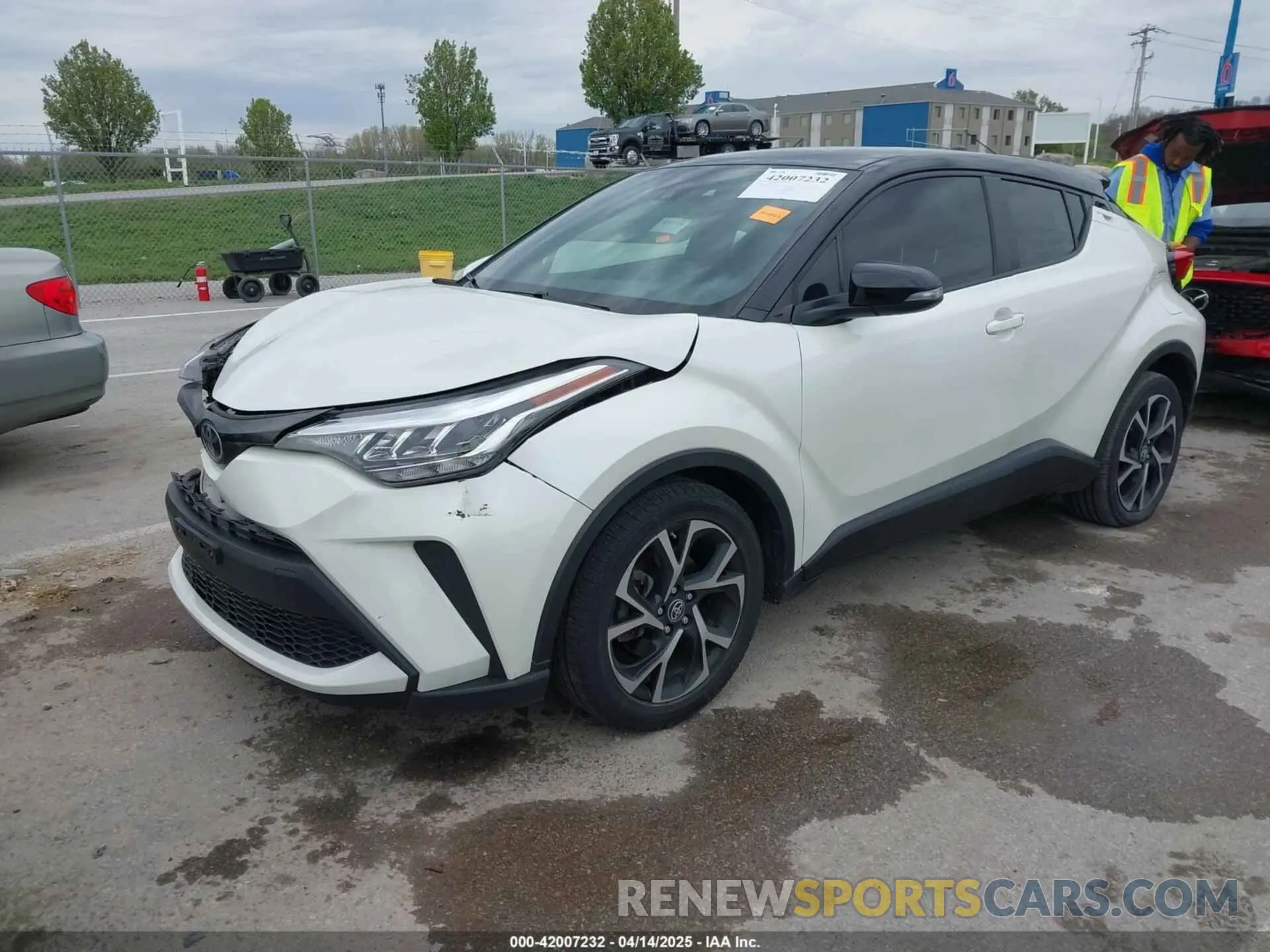 2 Photograph of a damaged car JTNKHMBX1L1066943 TOYOTA C-HR 2020