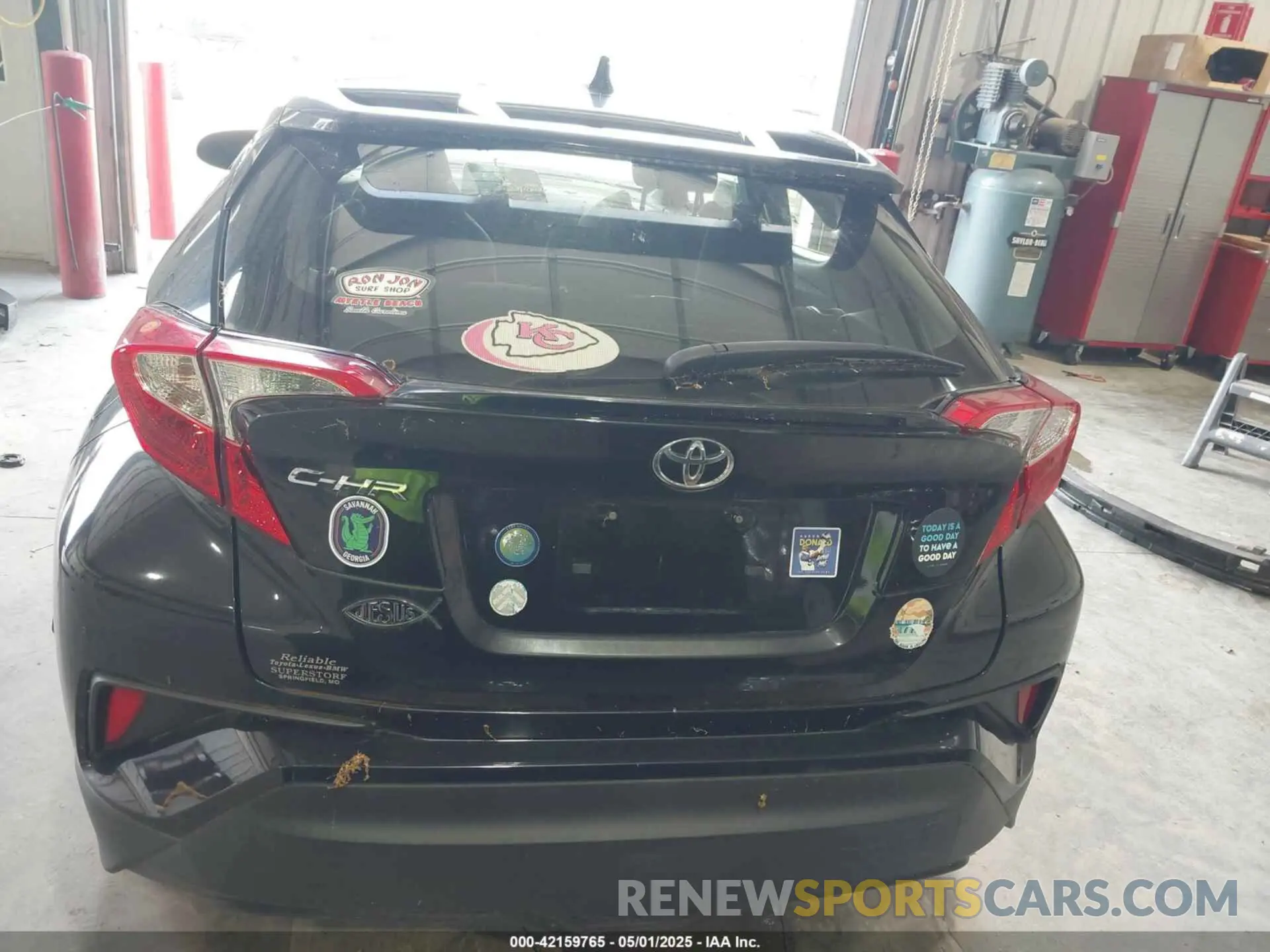 17 Photograph of a damaged car JTNKHMBX1L1077957 TOYOTA C-HR 2020